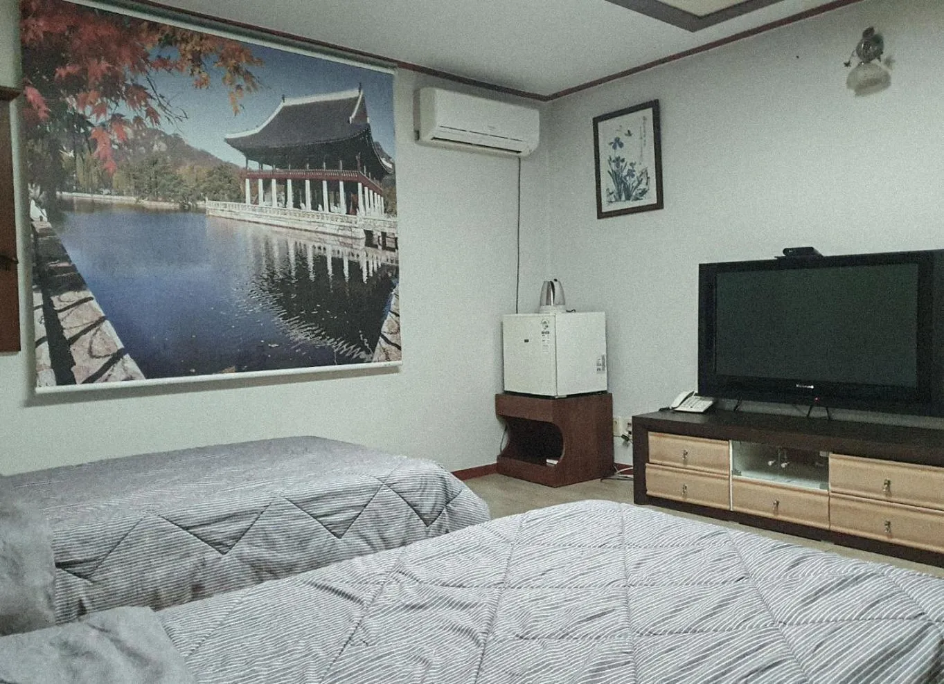 Photo of the whole room, Bed in Galleria Hotel