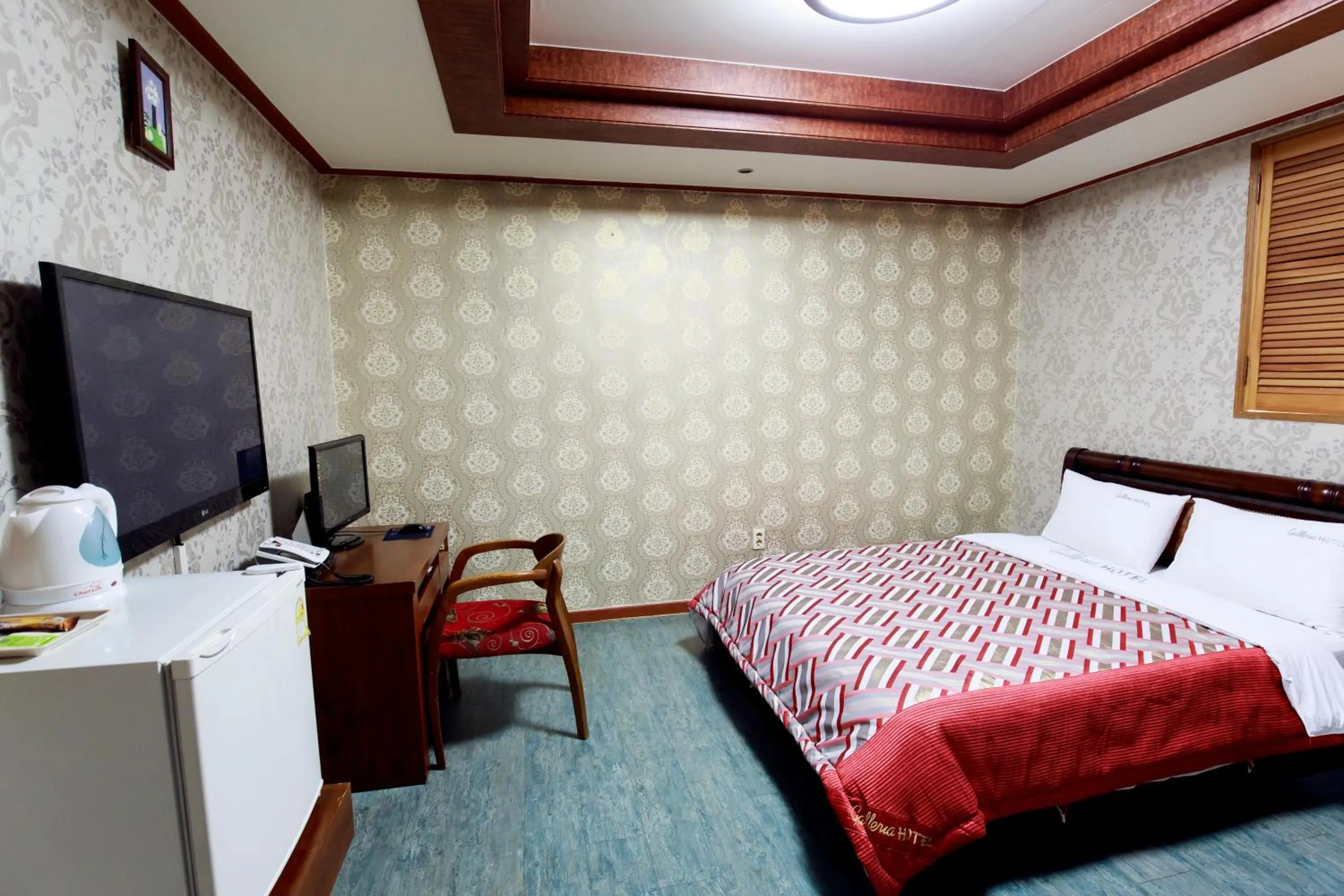 Photo of the whole room, Bed in Galleria Hotel