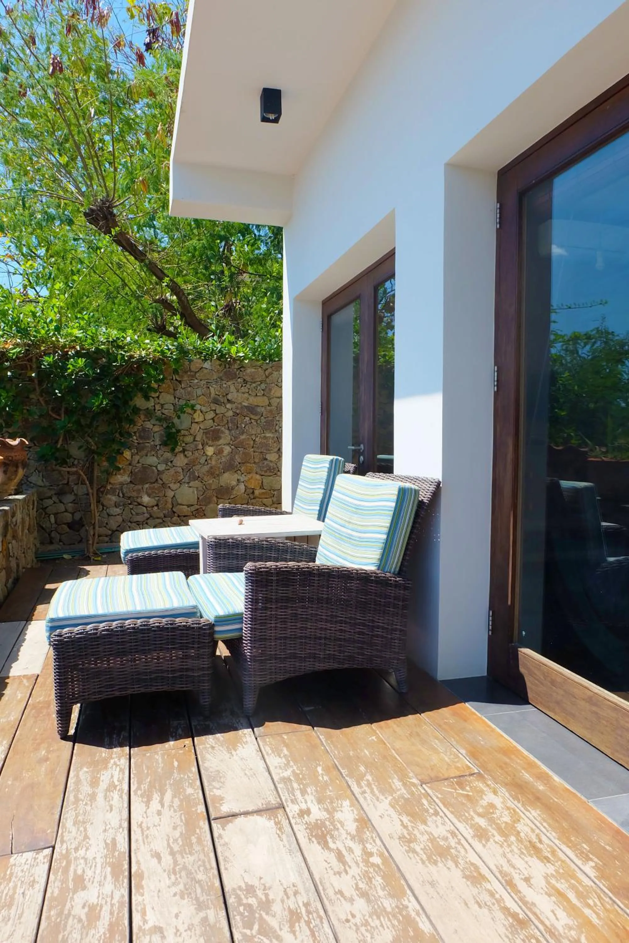 Balcony/Terrace in Blue Parrot