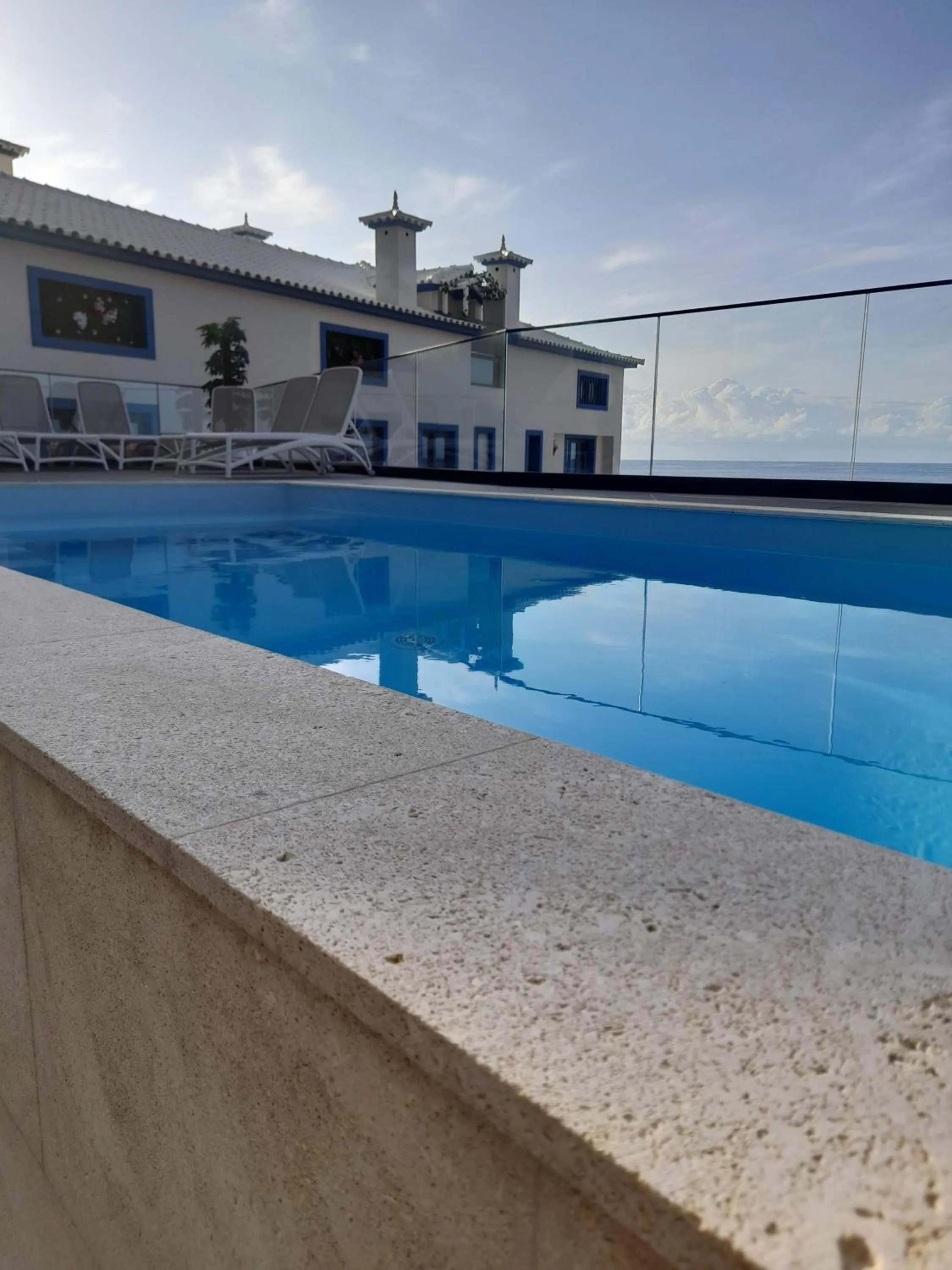 Swimming pool in Mediterrâneo Madeira