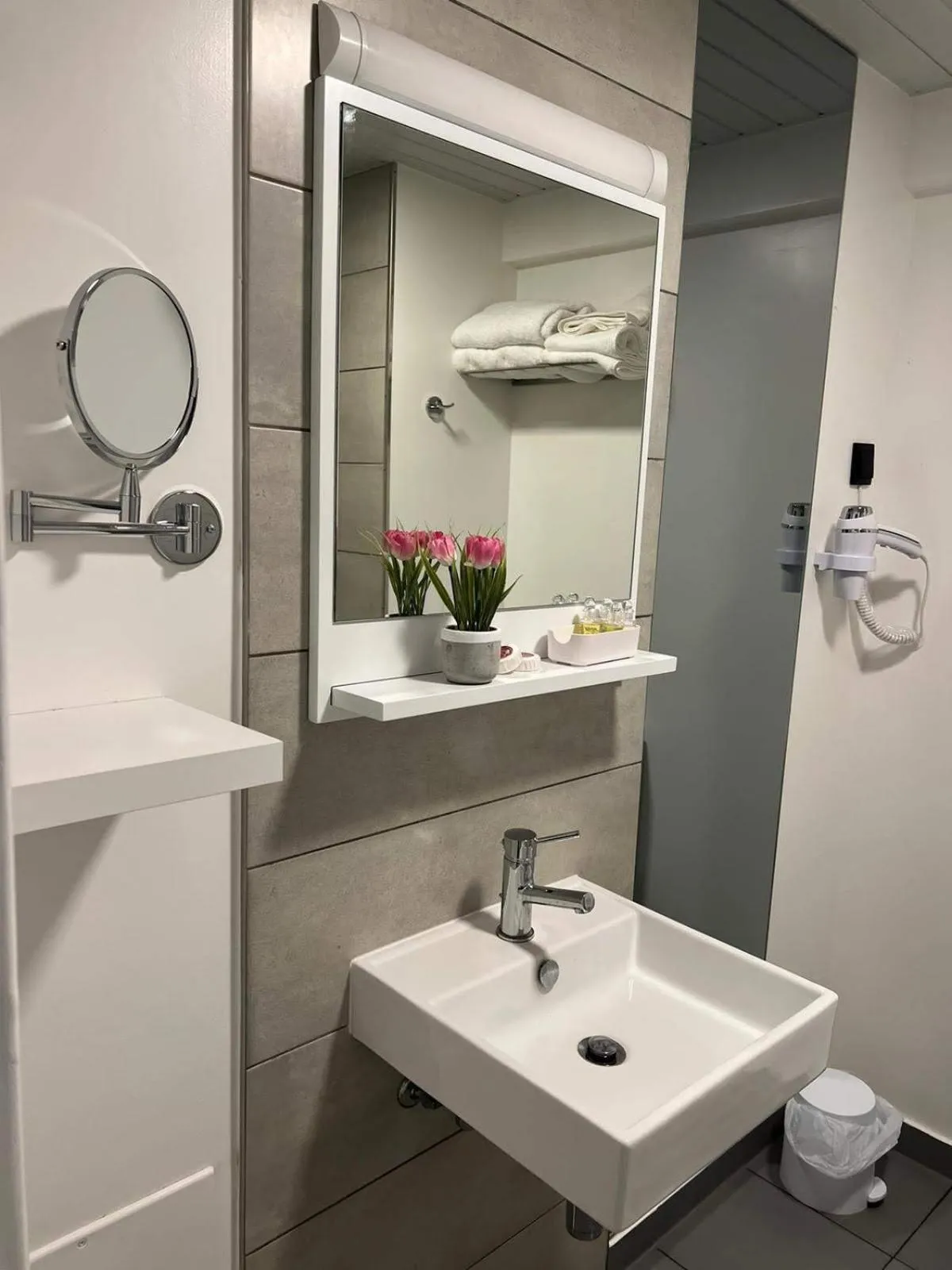 Bathroom in Mediterrâneo Madeira