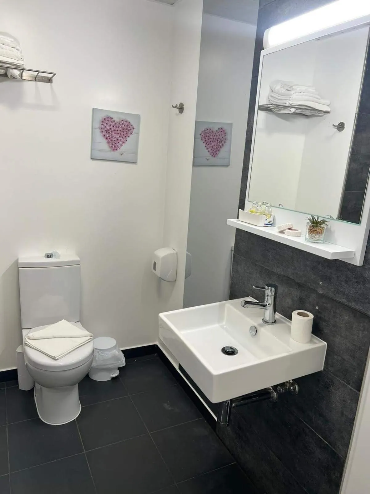 Bathroom in Mediterrâneo Madeira