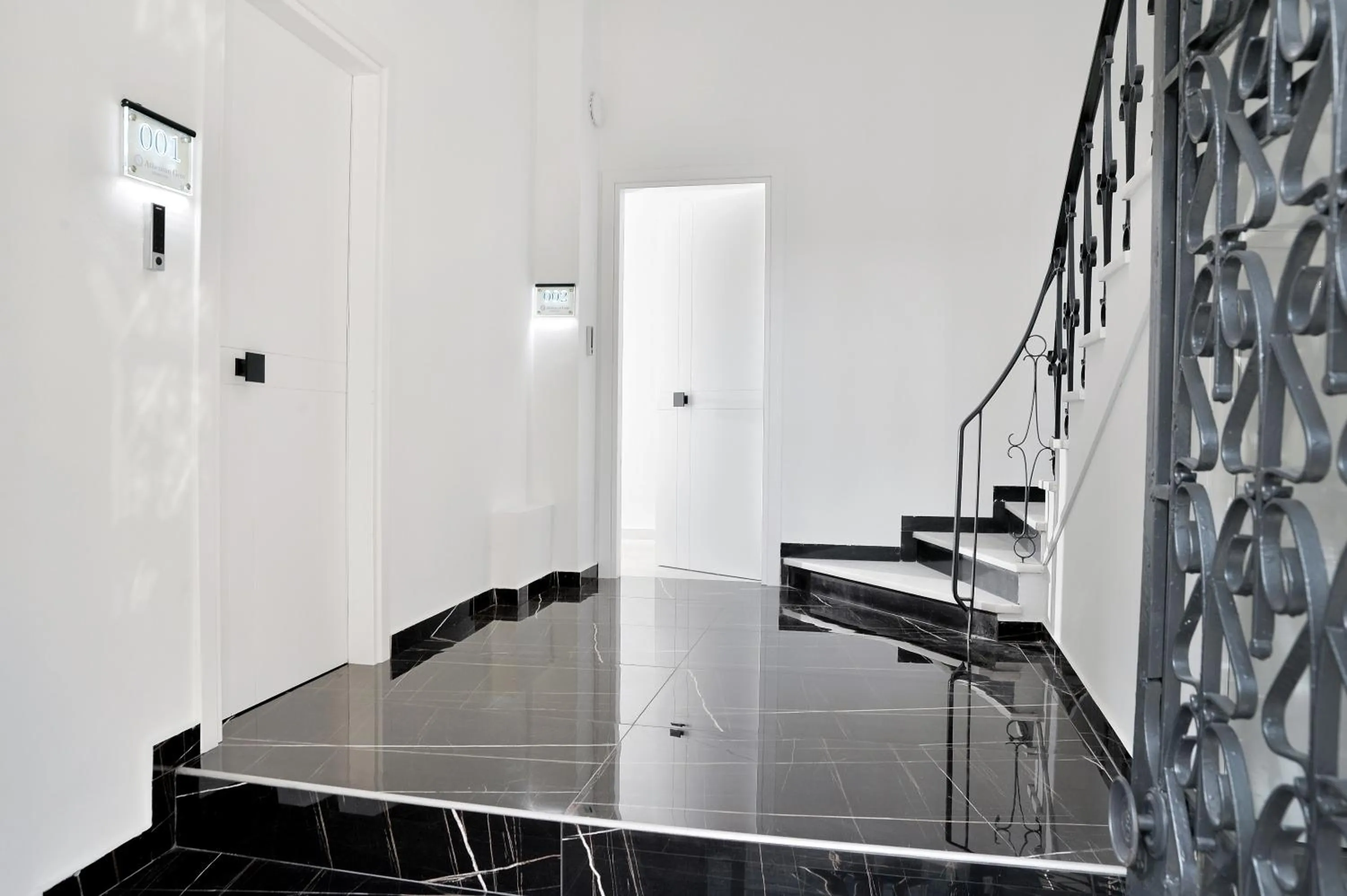 Breakfast in Athenian Gem