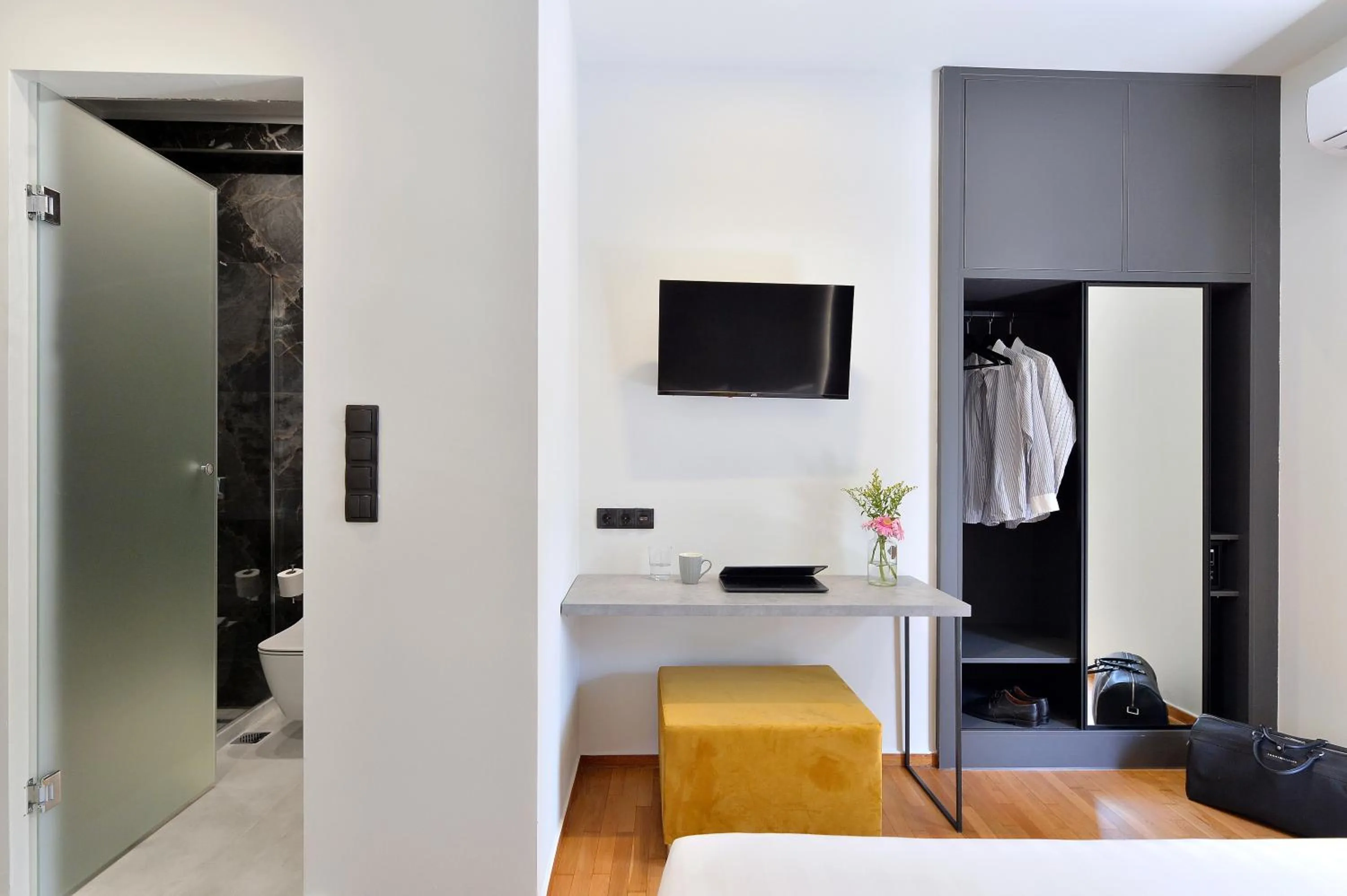 Breakfast in Athenian Gem