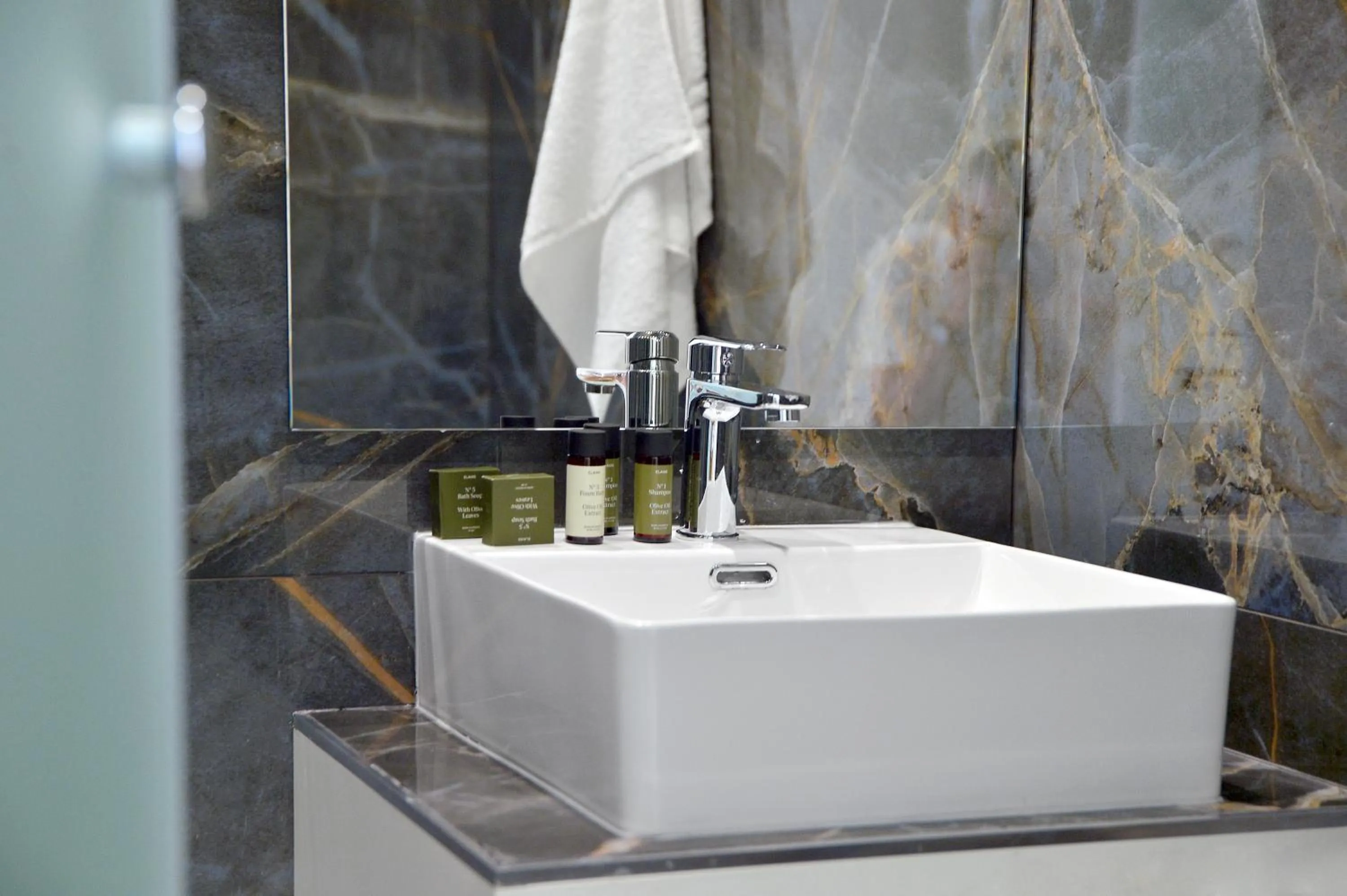 Breakfast in Athenian Gem