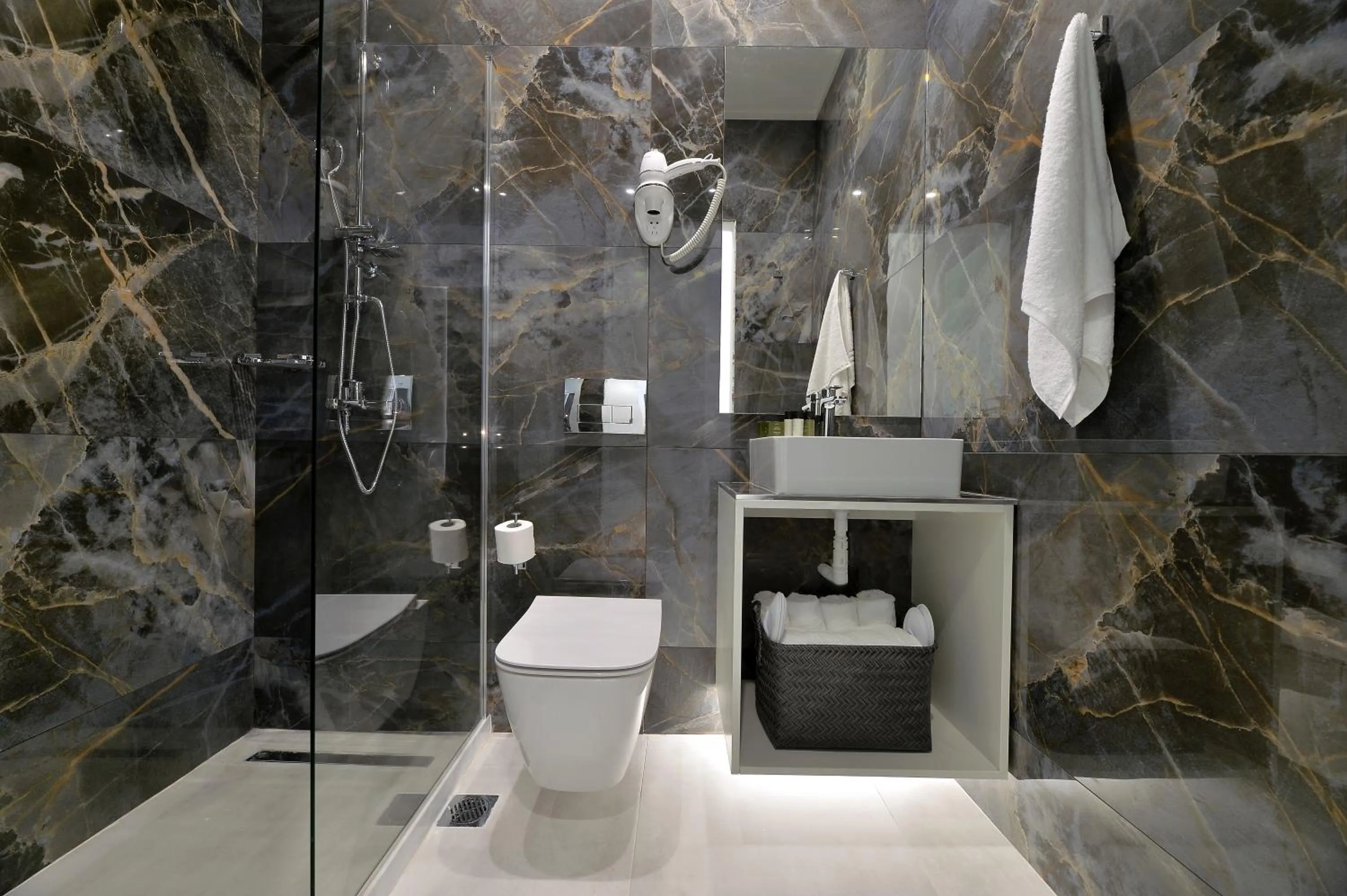 Breakfast in Athenian Gem