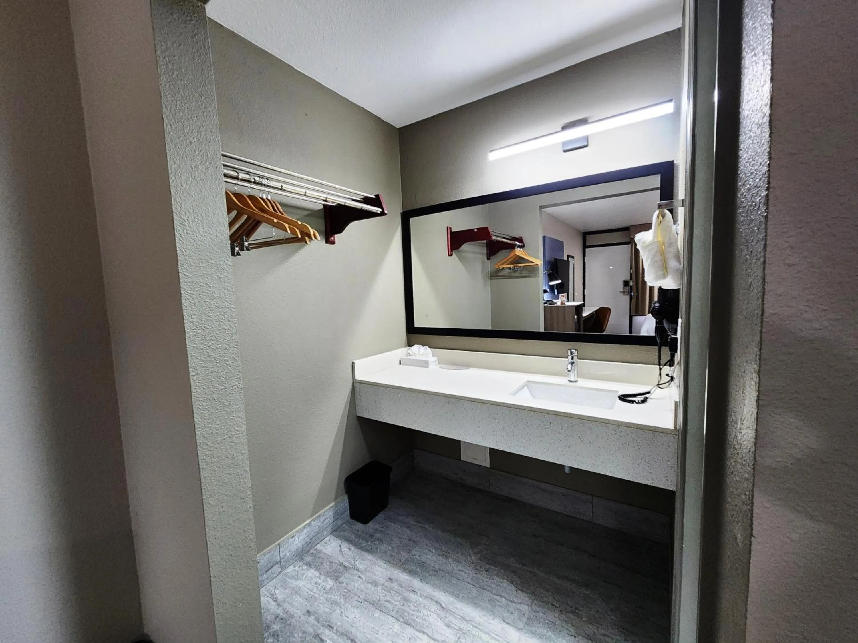 wardrobe in Smart Stay Lafayette