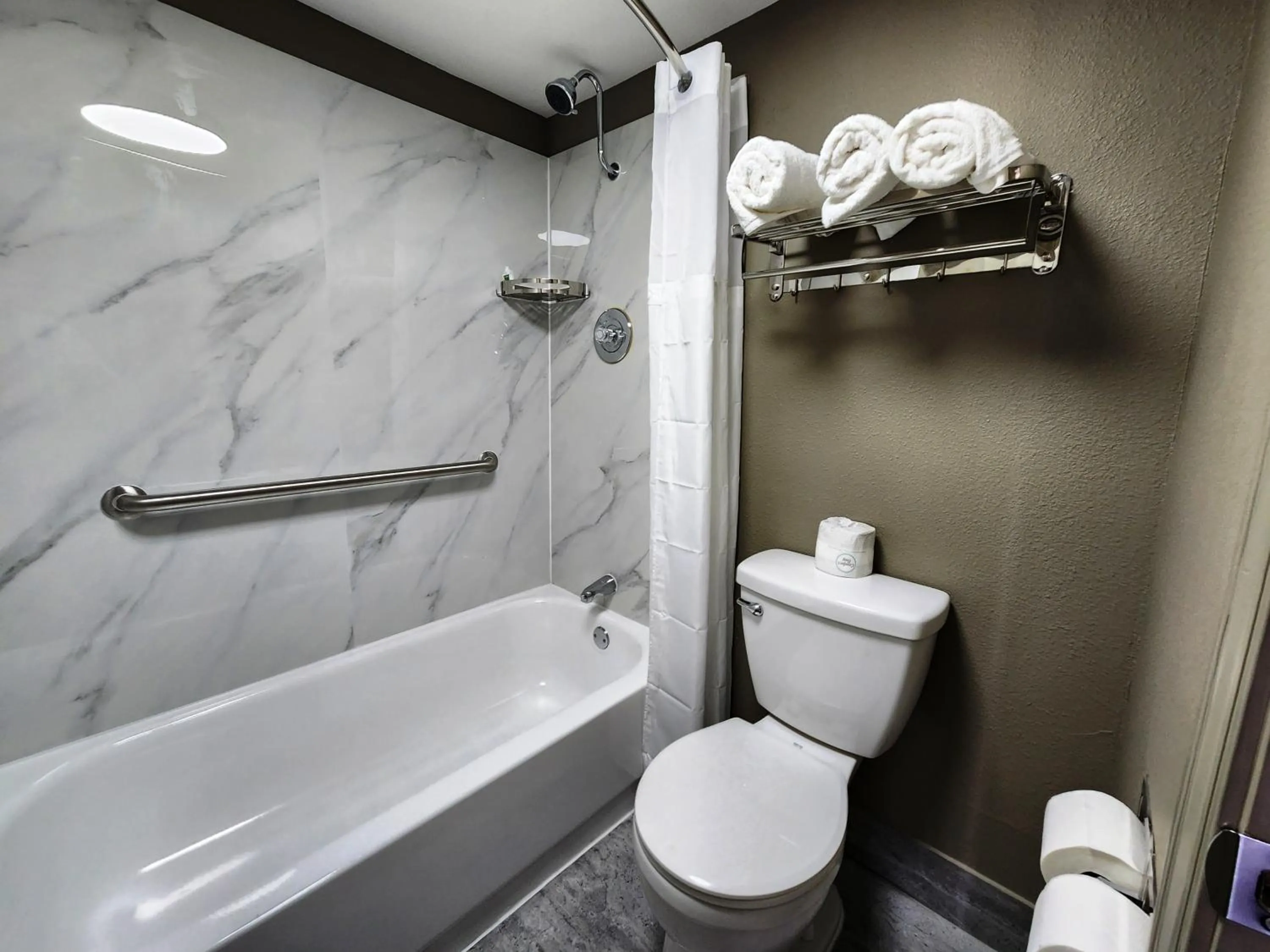 Shower in Smart Stay Lafayette