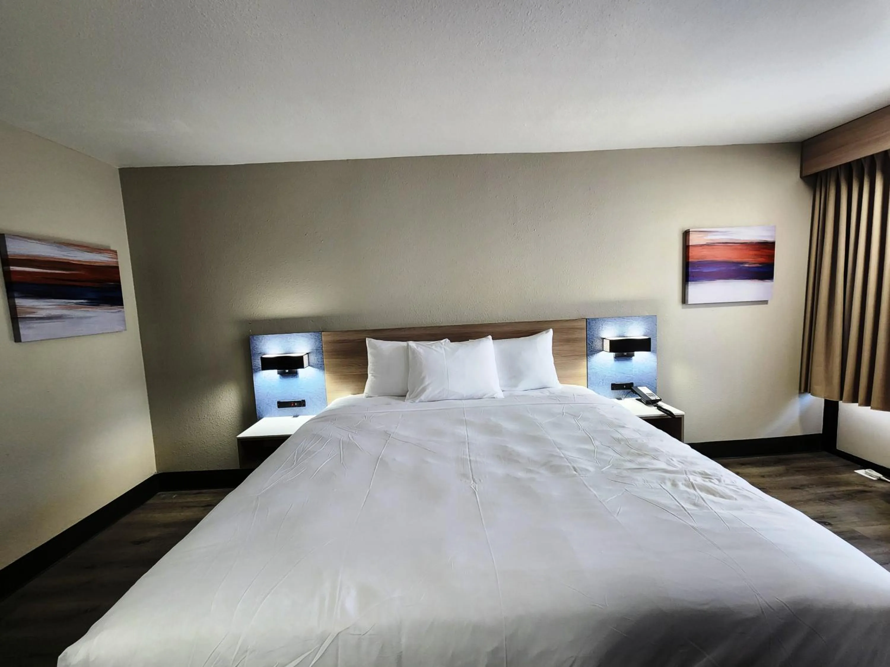 Bed in Smart Stay Lafayette