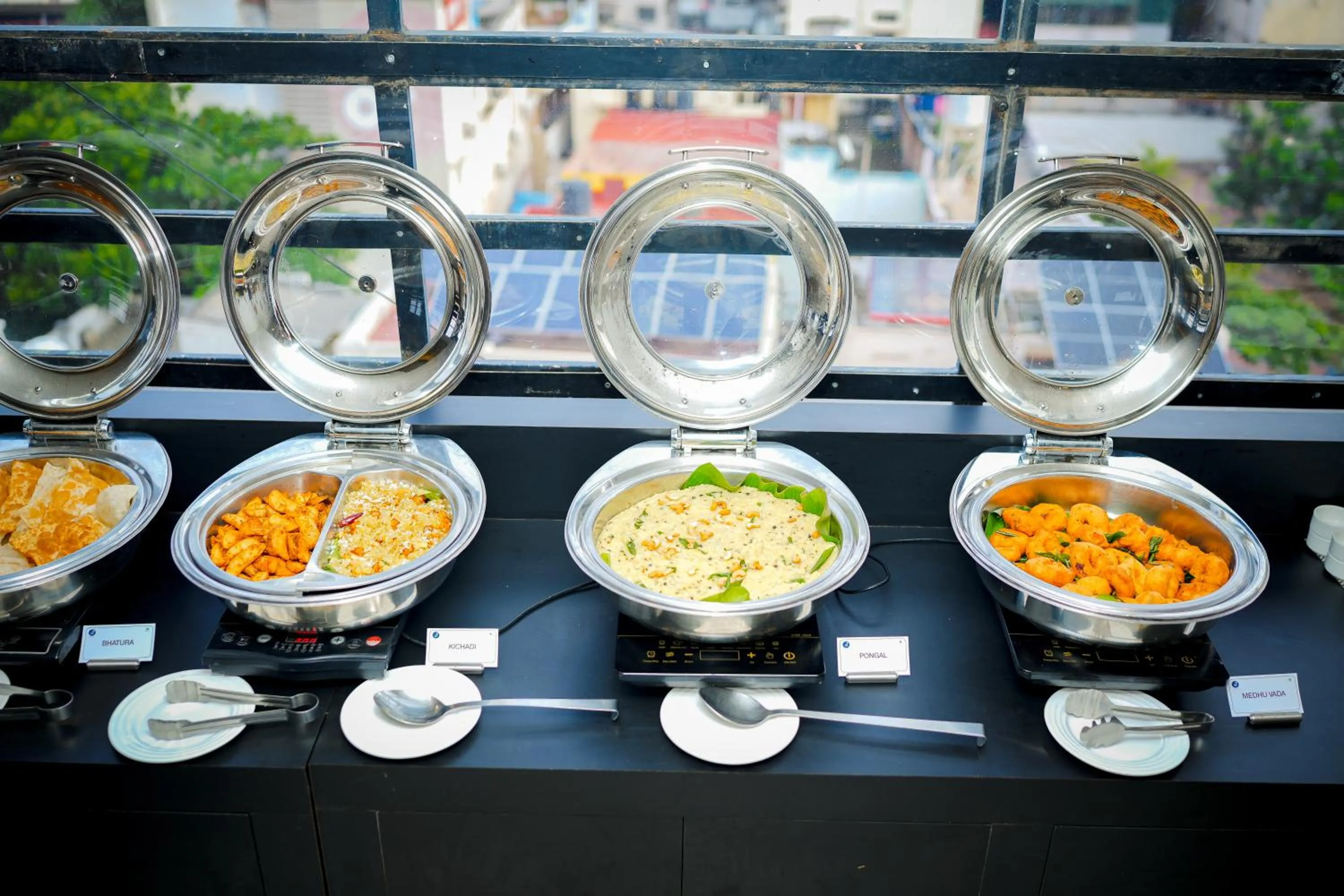 Restaurant/places to eat in Zip by Spree Hotels Mangala International