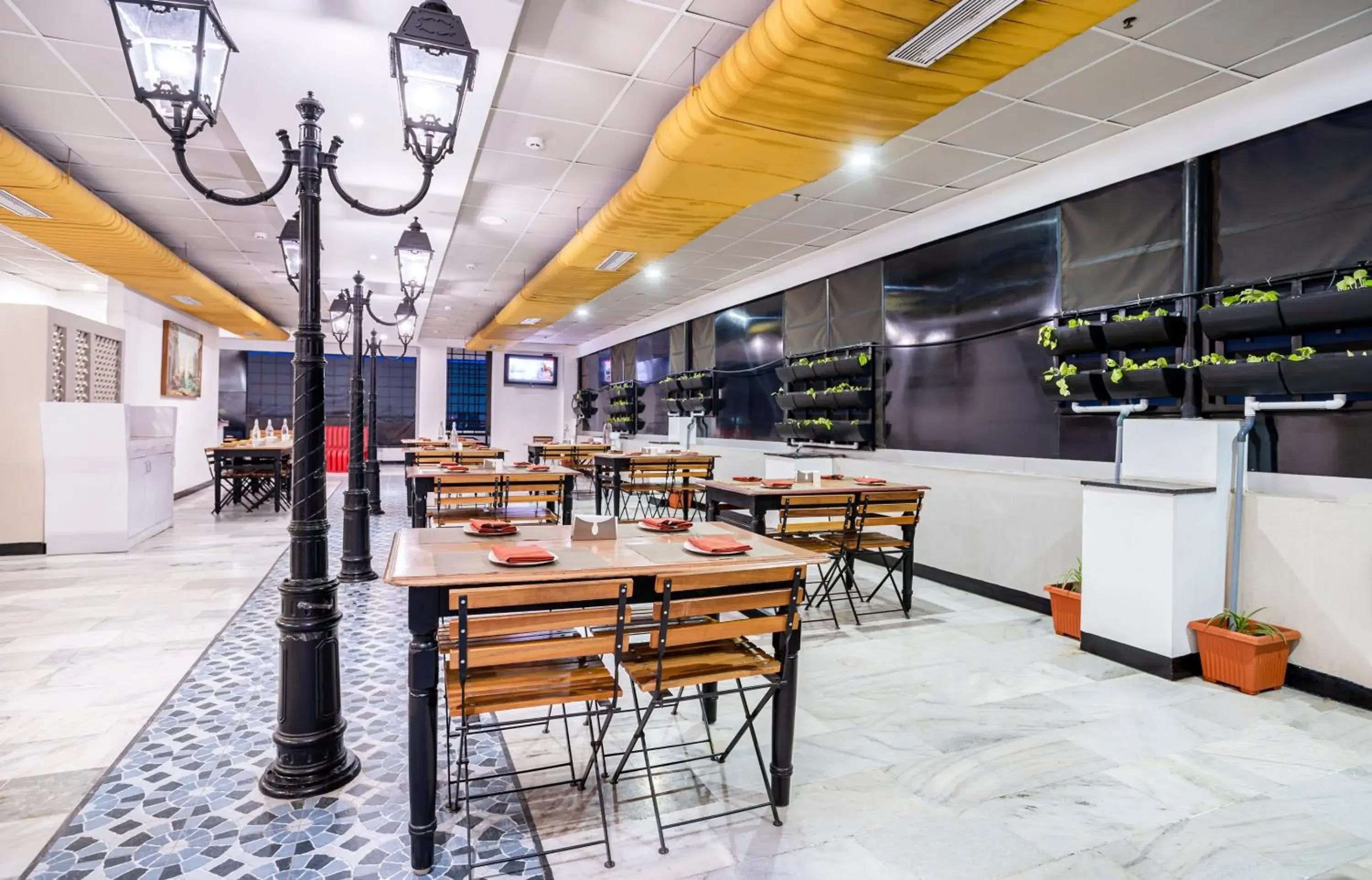 Restaurant/places to eat in Zip by Spree Hotels Mangala International Restaurant/places to eat in Zip by Spree Hotels Mangala International