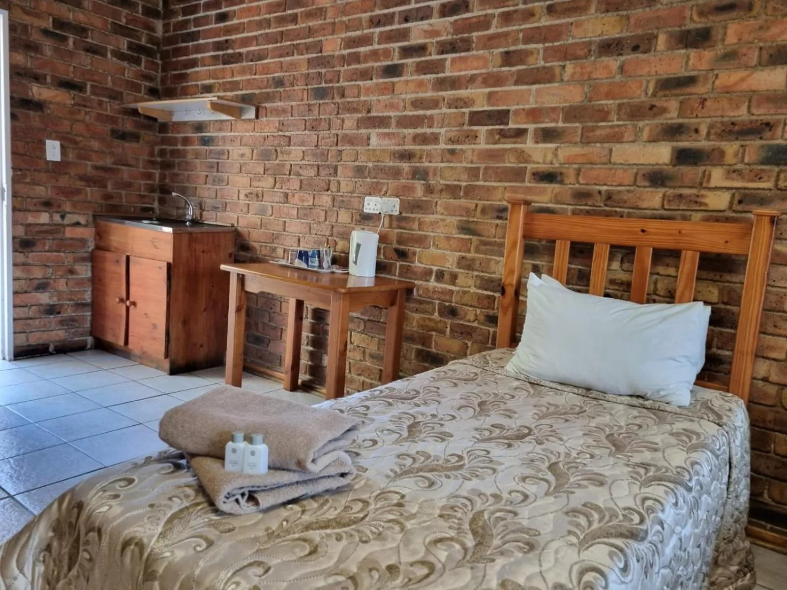 Bed in Emerald Guesthouse