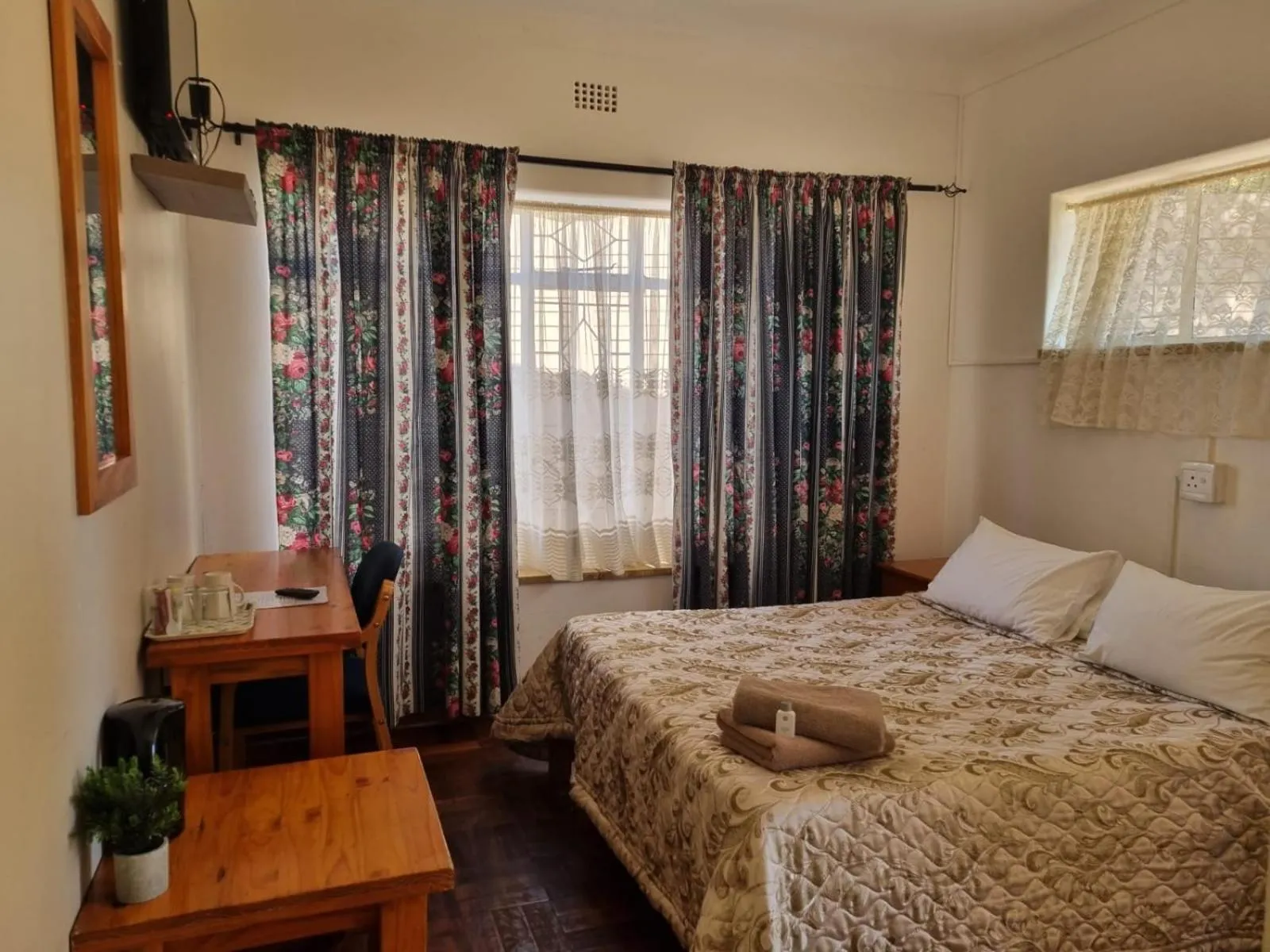 Photo of the whole room, Bed in Emerald Guesthouse