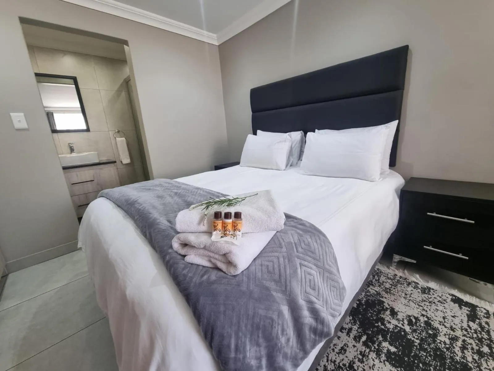 Bedroom, Bed in Emerald Guesthouse