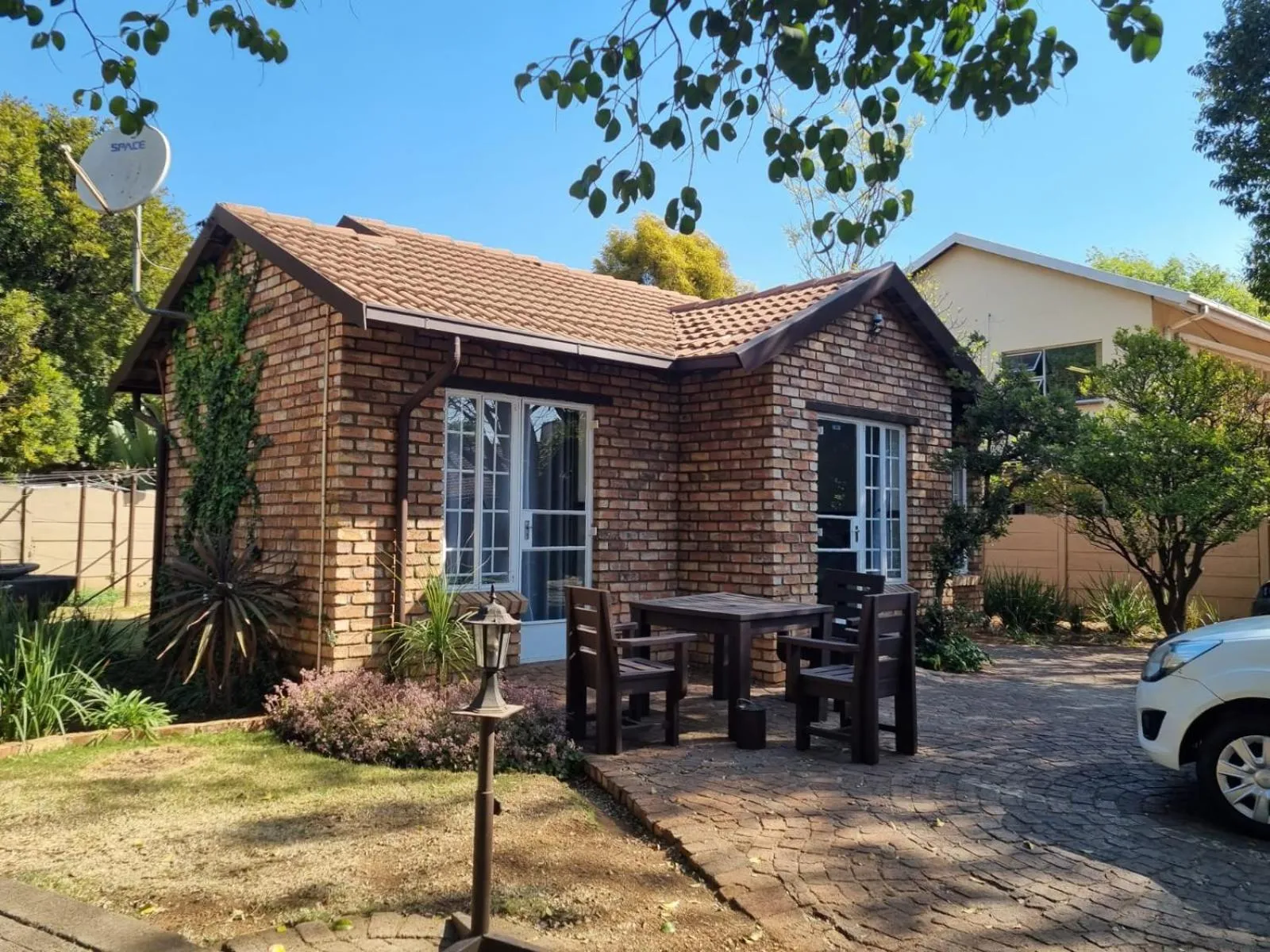 Property building in Emerald Guesthouse