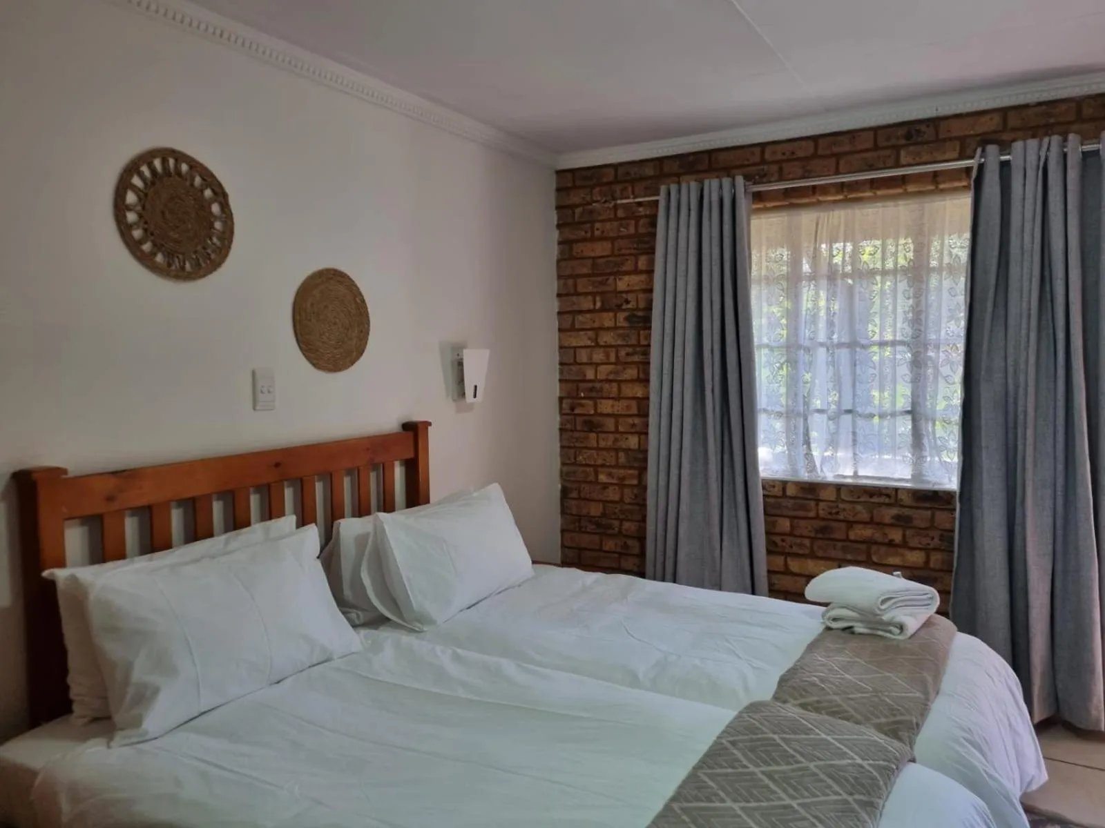 Bed in Emerald Guesthouse