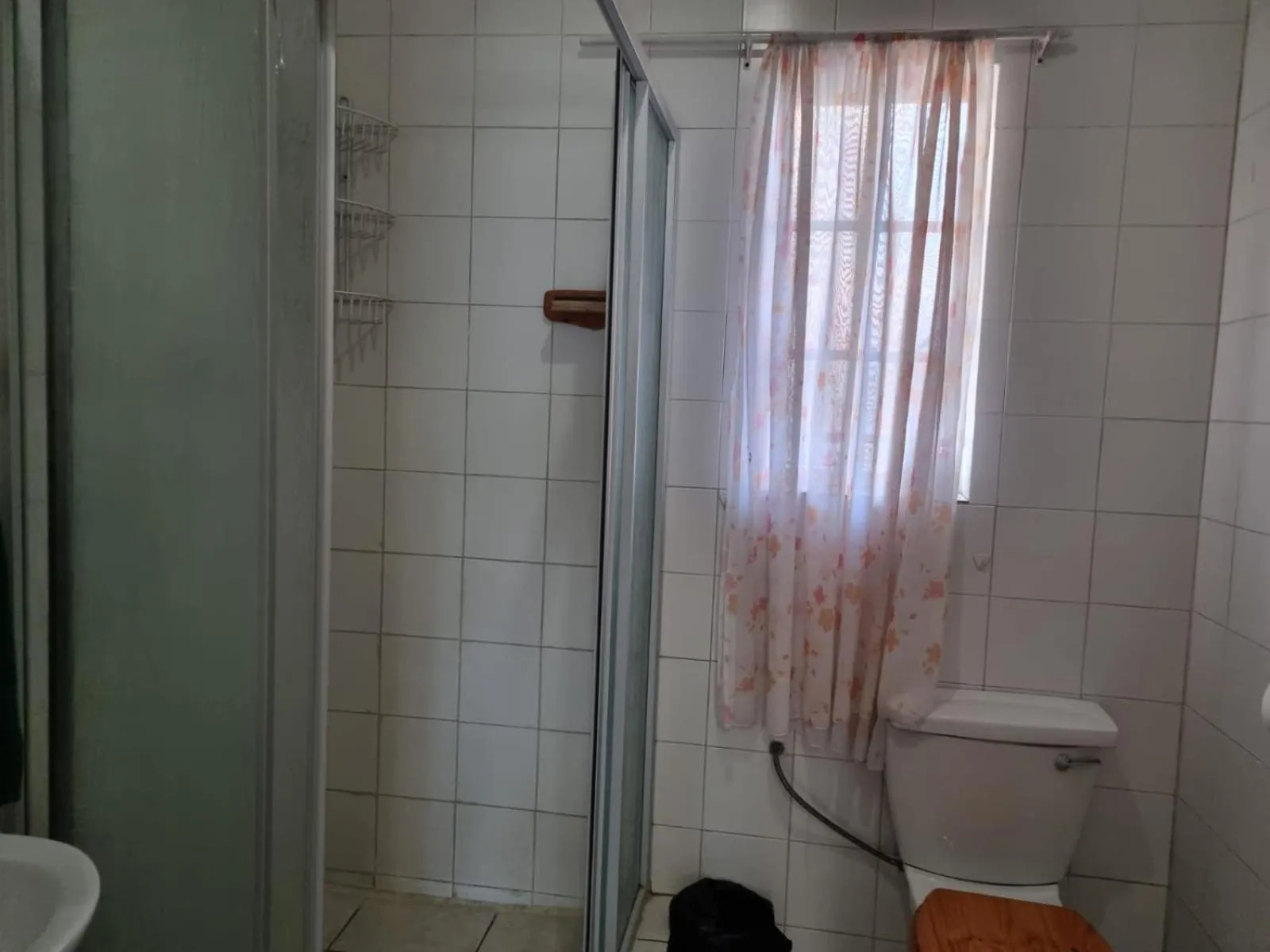 Shower in Emerald Guesthouse