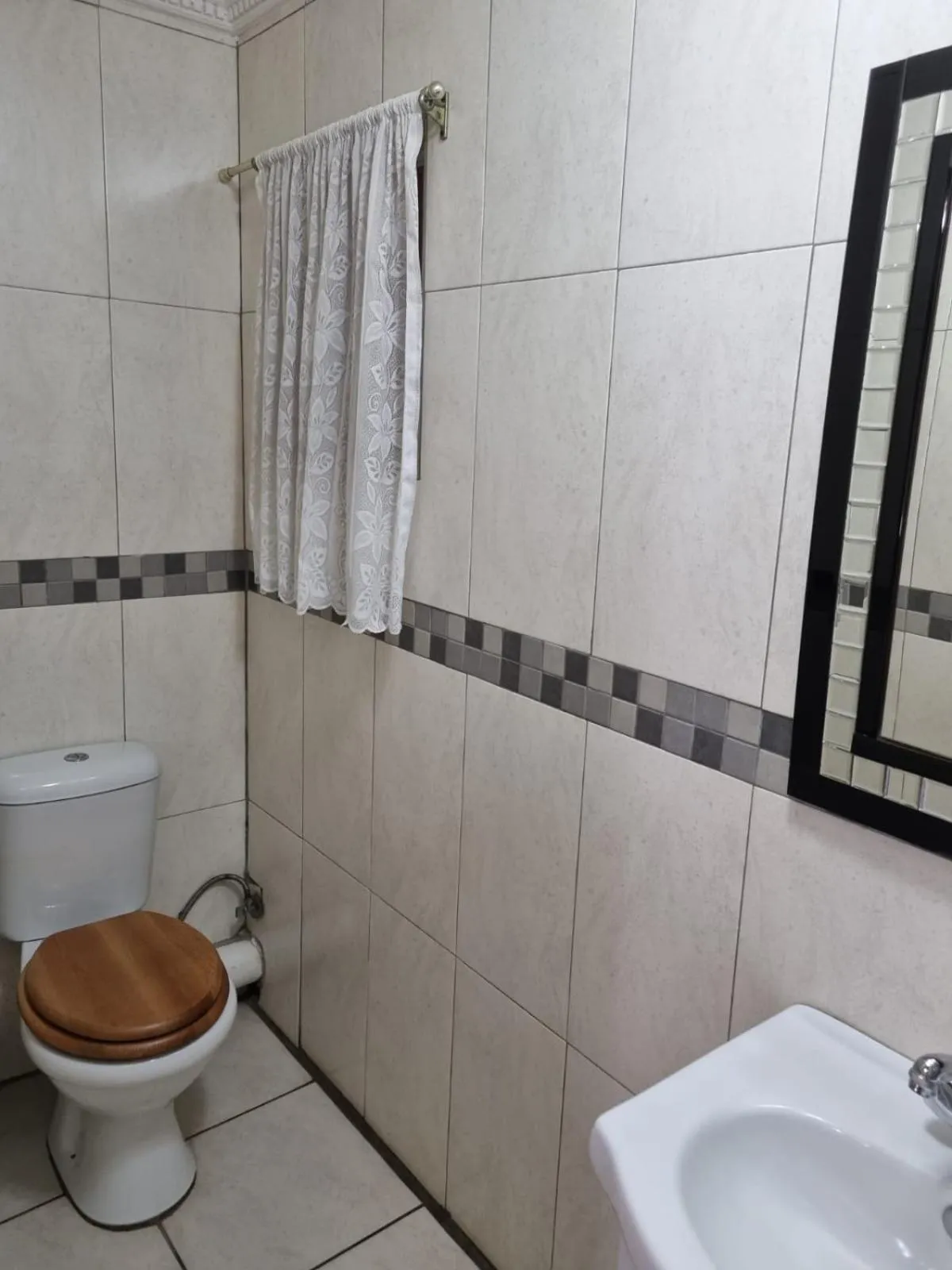 Toilet in Emerald Guesthouse