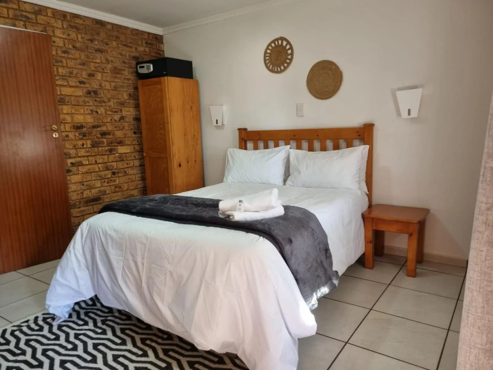 Bed in Emerald Guesthouse