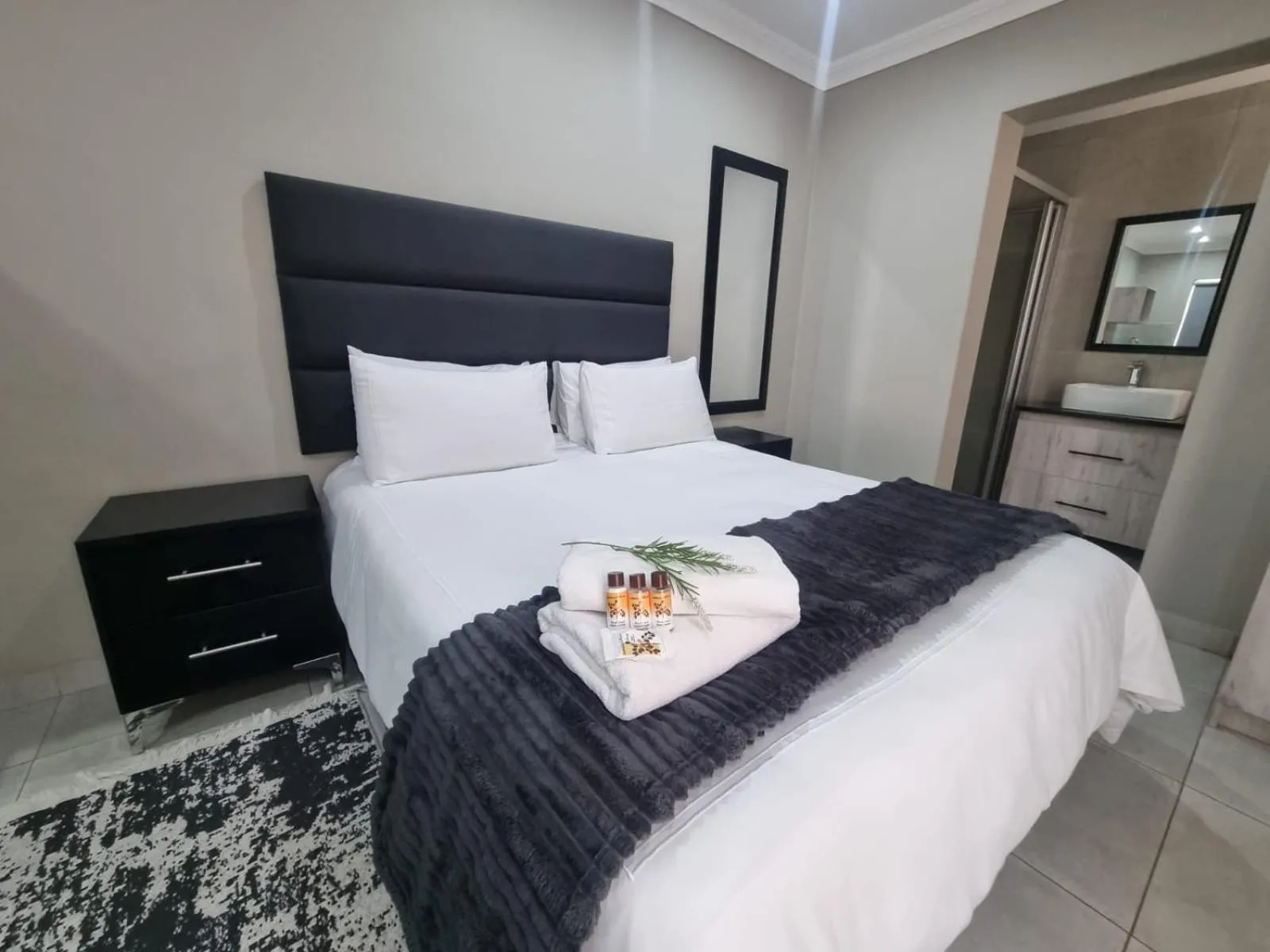 Bedroom, Bed in Emerald Guesthouse