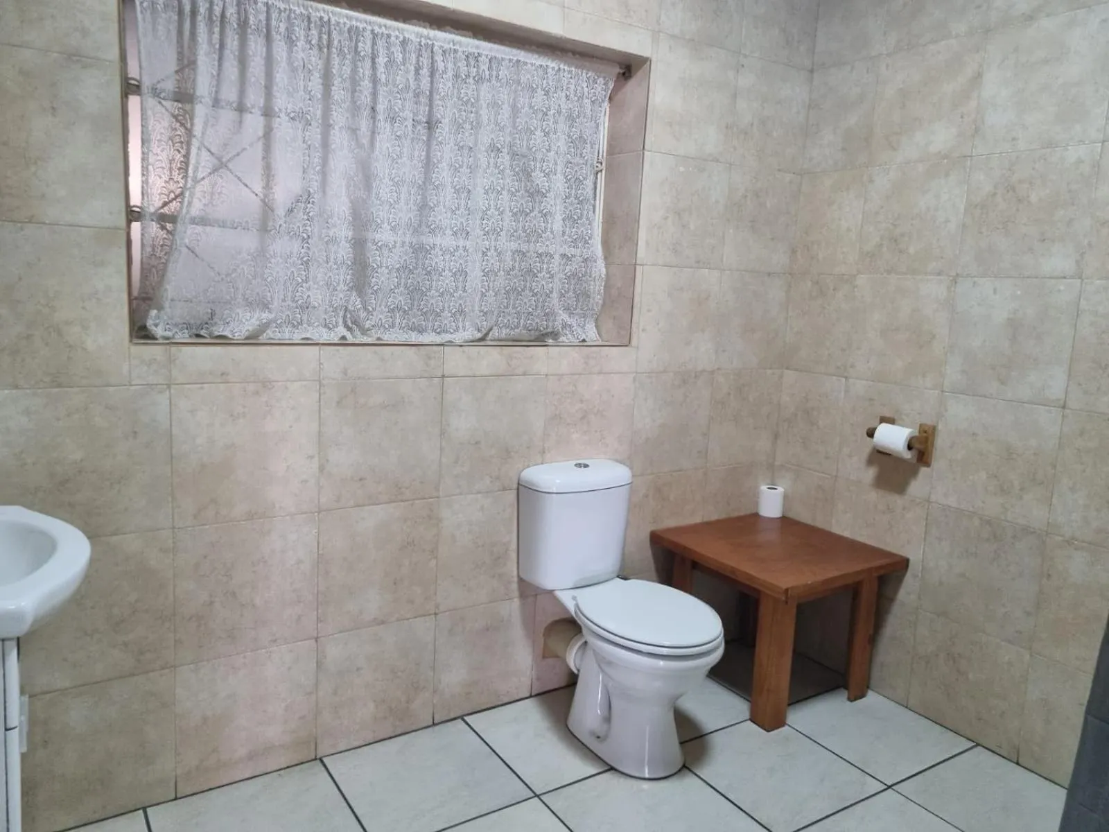 Toilet in Emerald Guesthouse