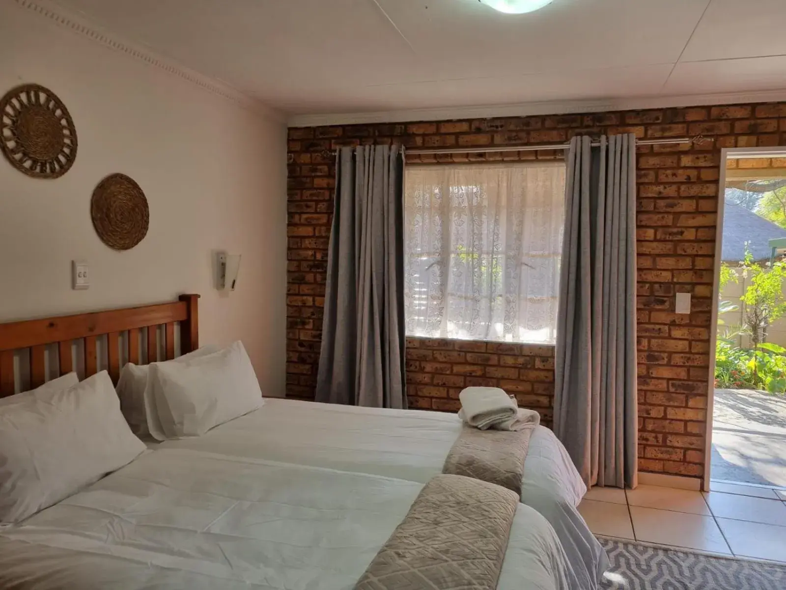 Deluxe Single or Twin Room in Emerald Guesthouse Deluxe Single or Twin Room in Emerald Guesthouse