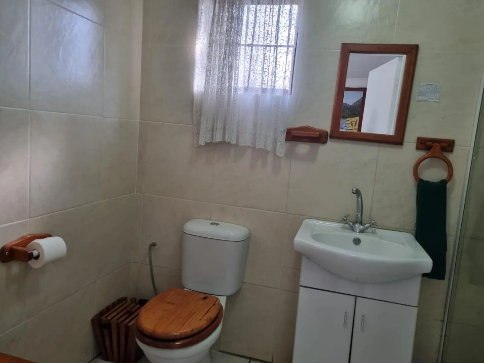 Toilet in Emerald Guesthouse