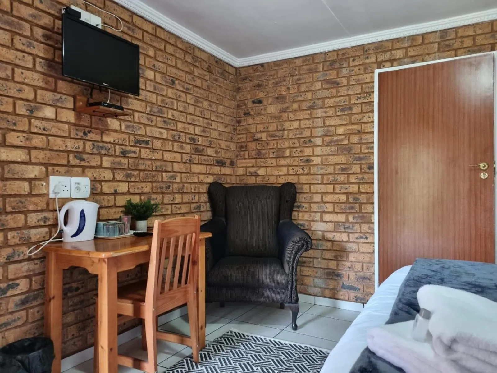 TV and multimedia in Emerald Guesthouse