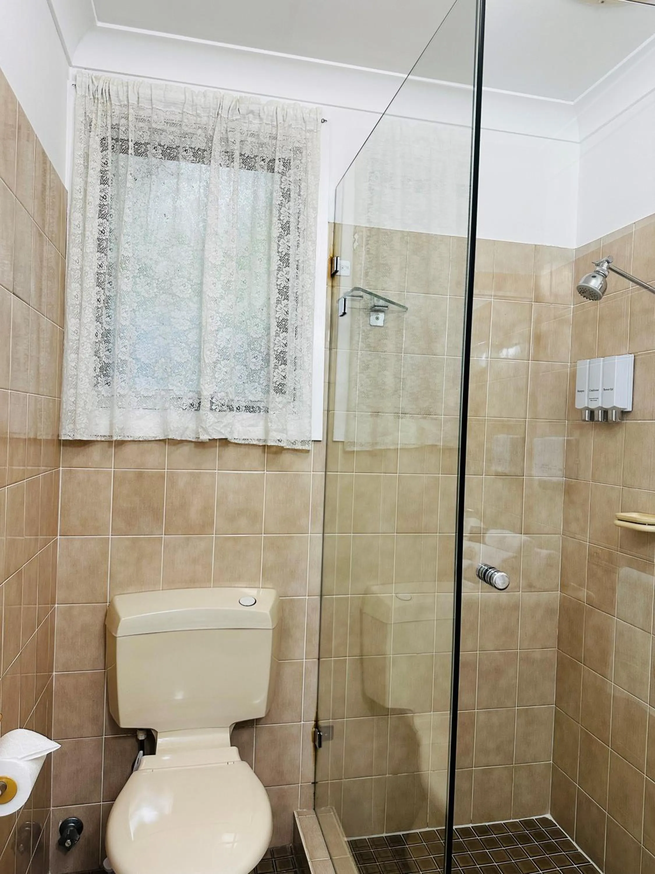 Bathroom in Oxley Motel