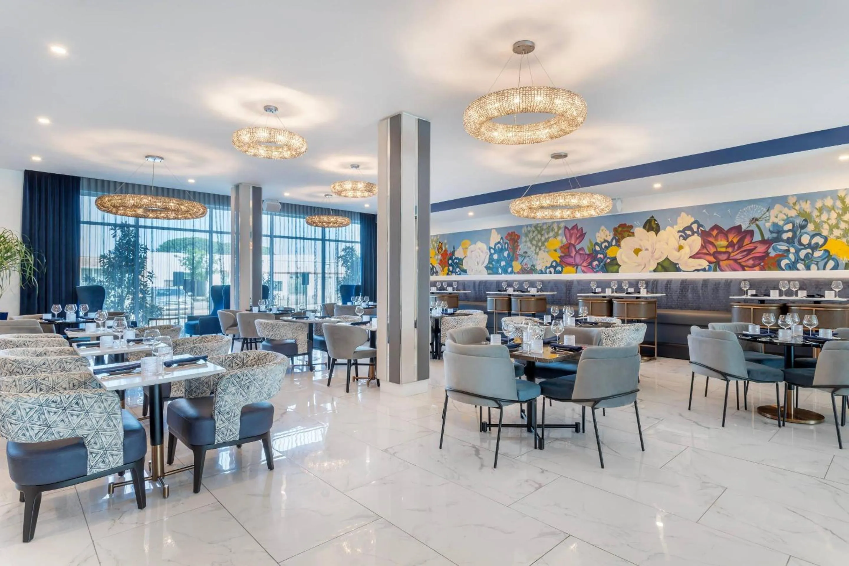 Restaurant/places to eat in Cambria Hotel Waco University Riverfront