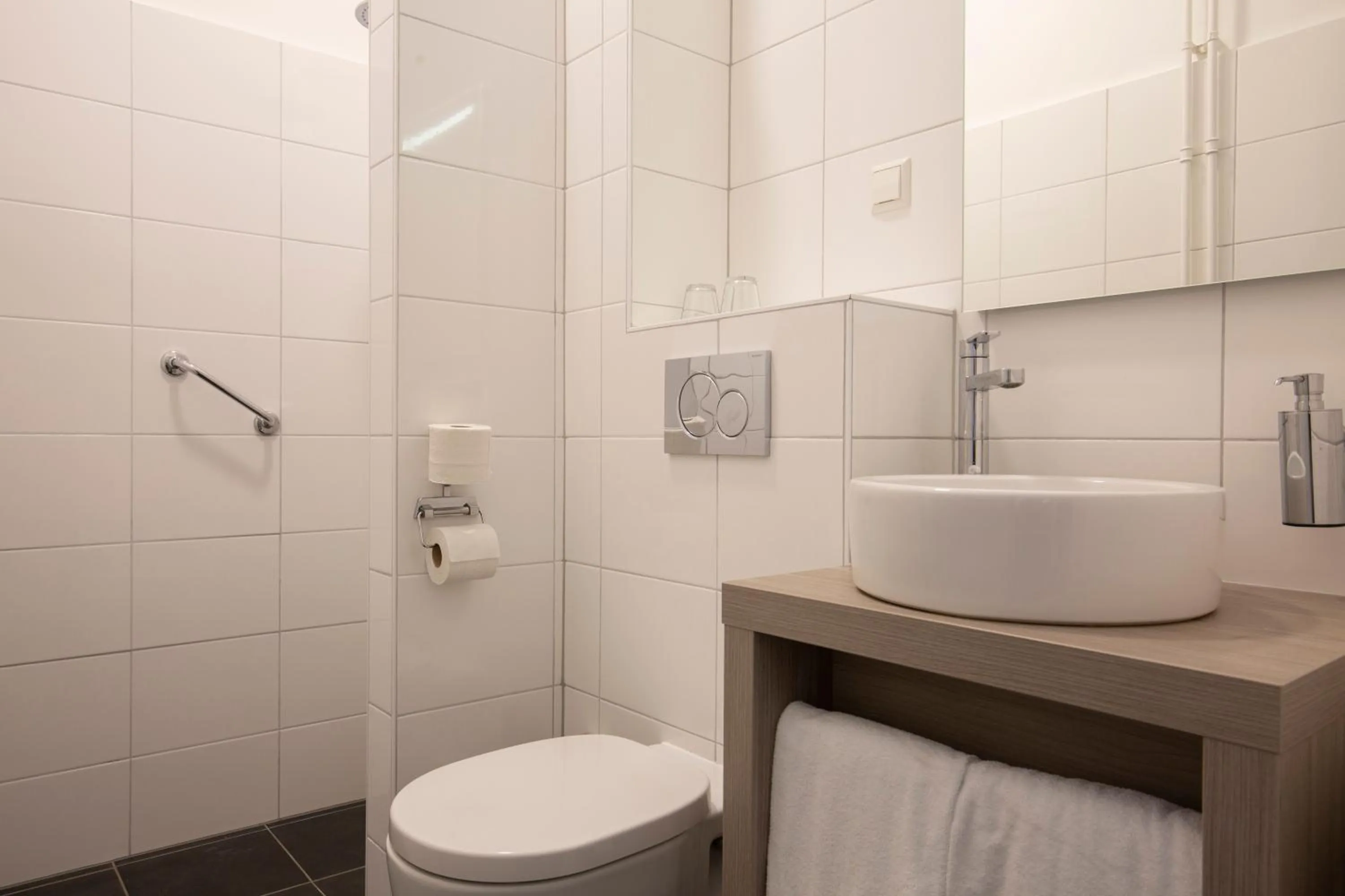 Bathroom in Fletcher Hotel Restaurant Paasberg