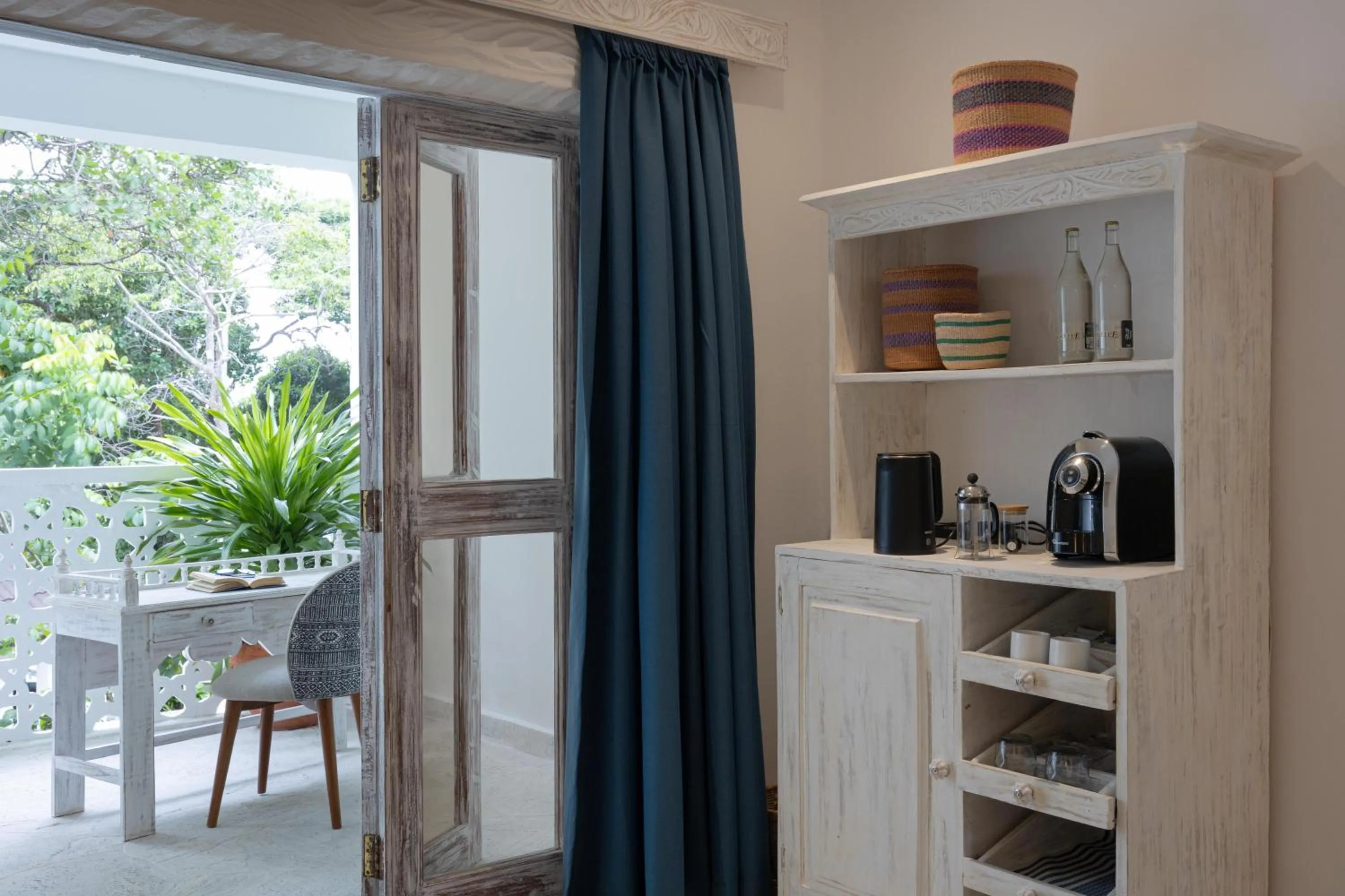 Coffee/tea facilities in Chale Island Resort