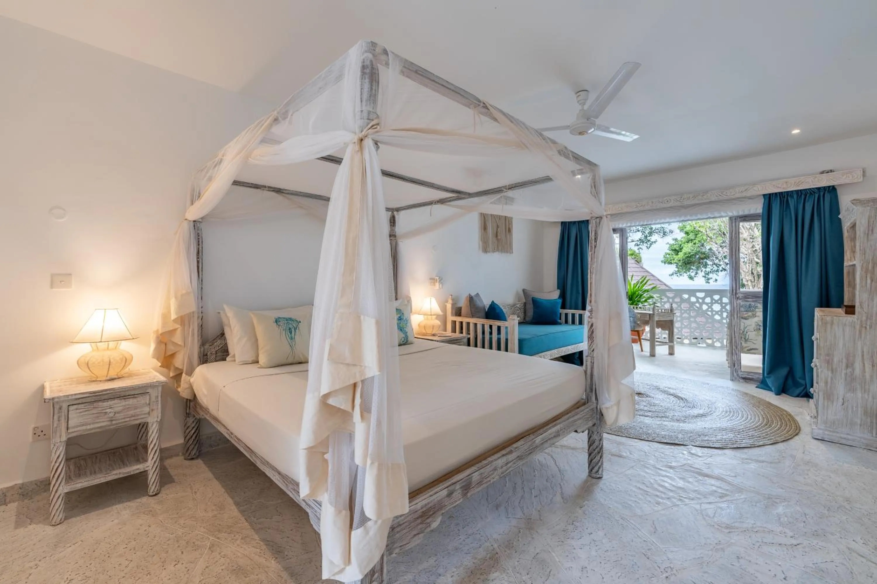 Bedroom, Bed in Chale Island Resort