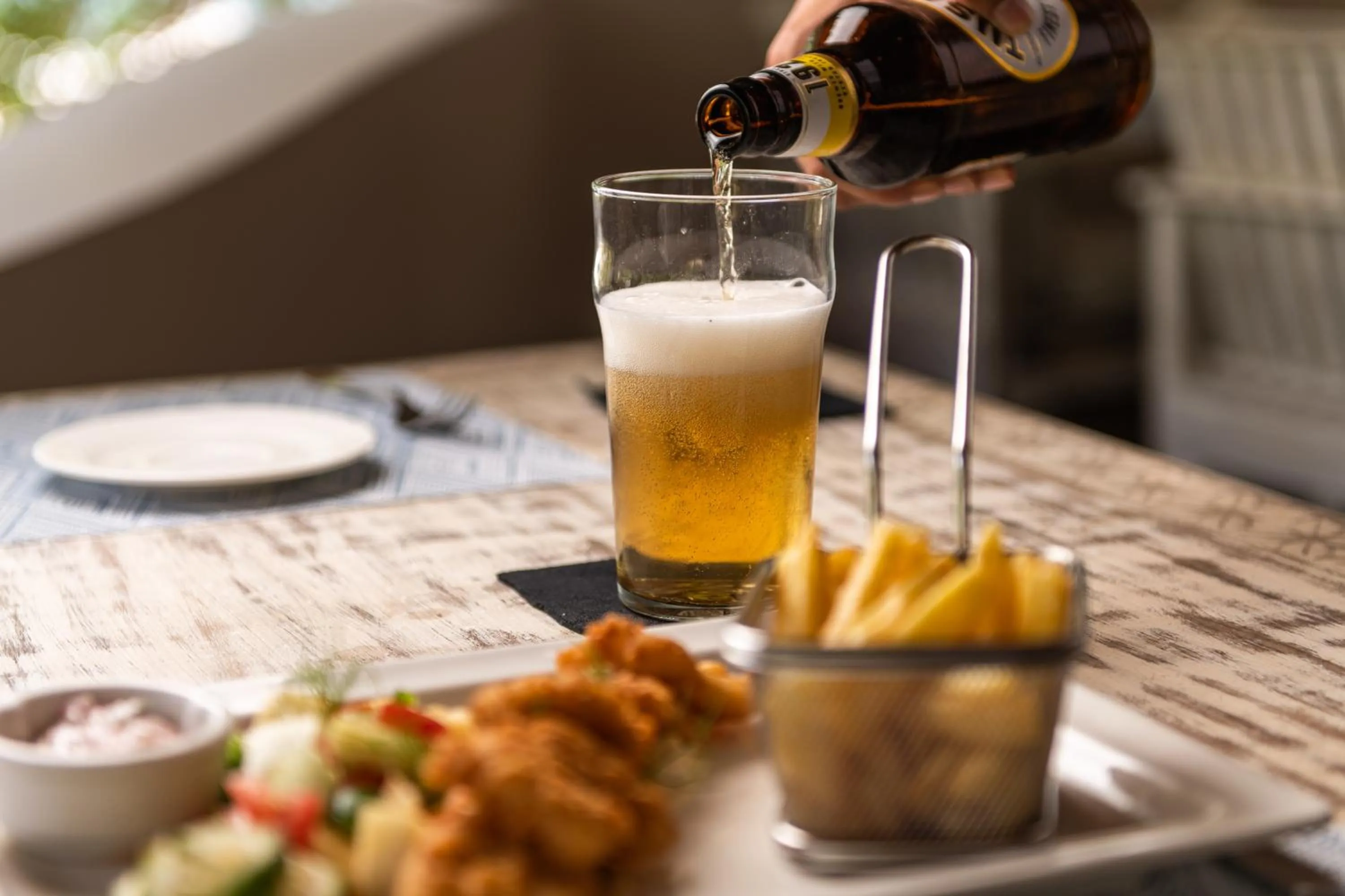 Restaurant/places to eat in Chale Island Resort