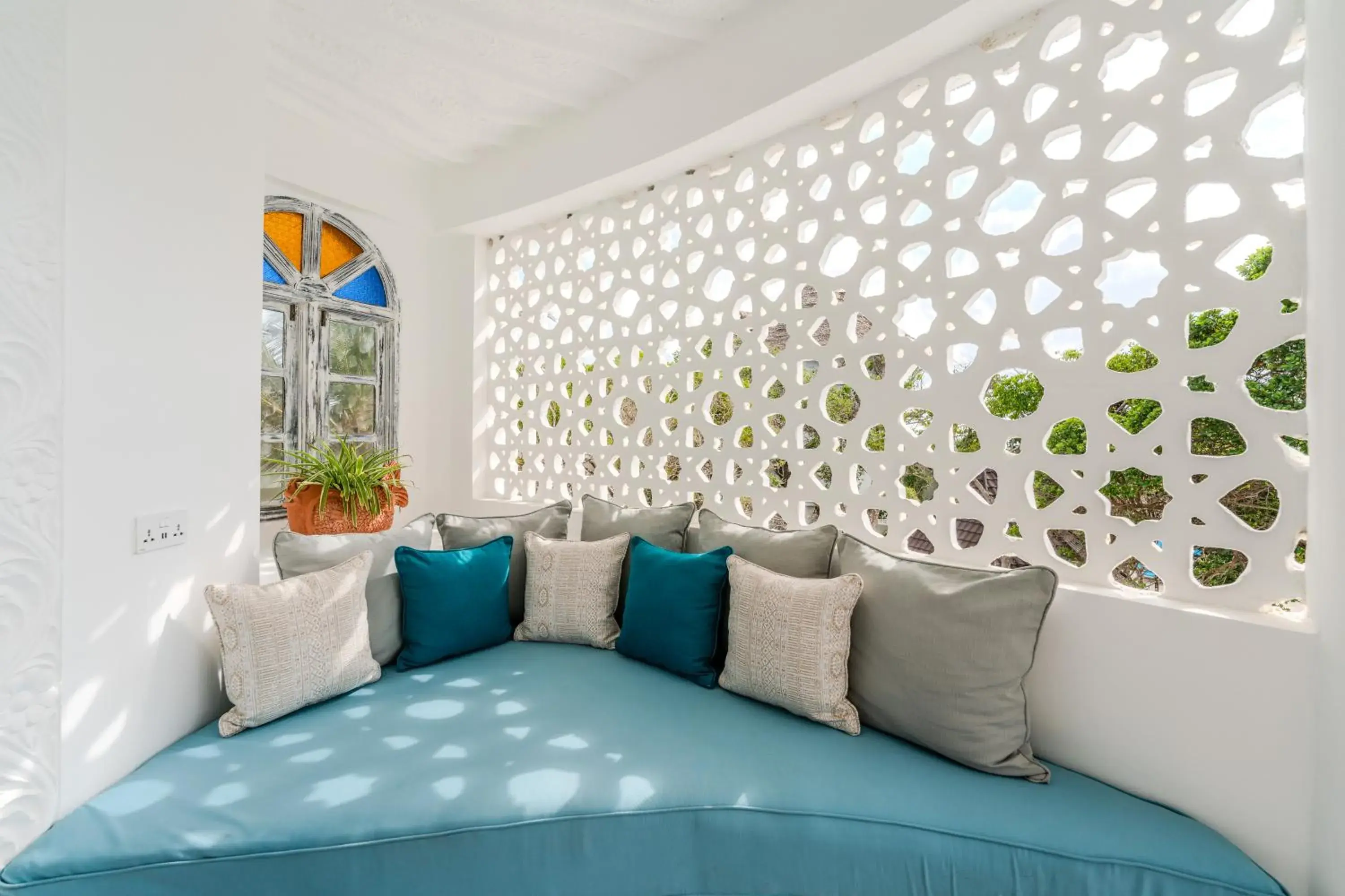 Balcony/Terrace, Bed in Chale Island Resort Balcony/Terrace, Bed in Chale Island Resort