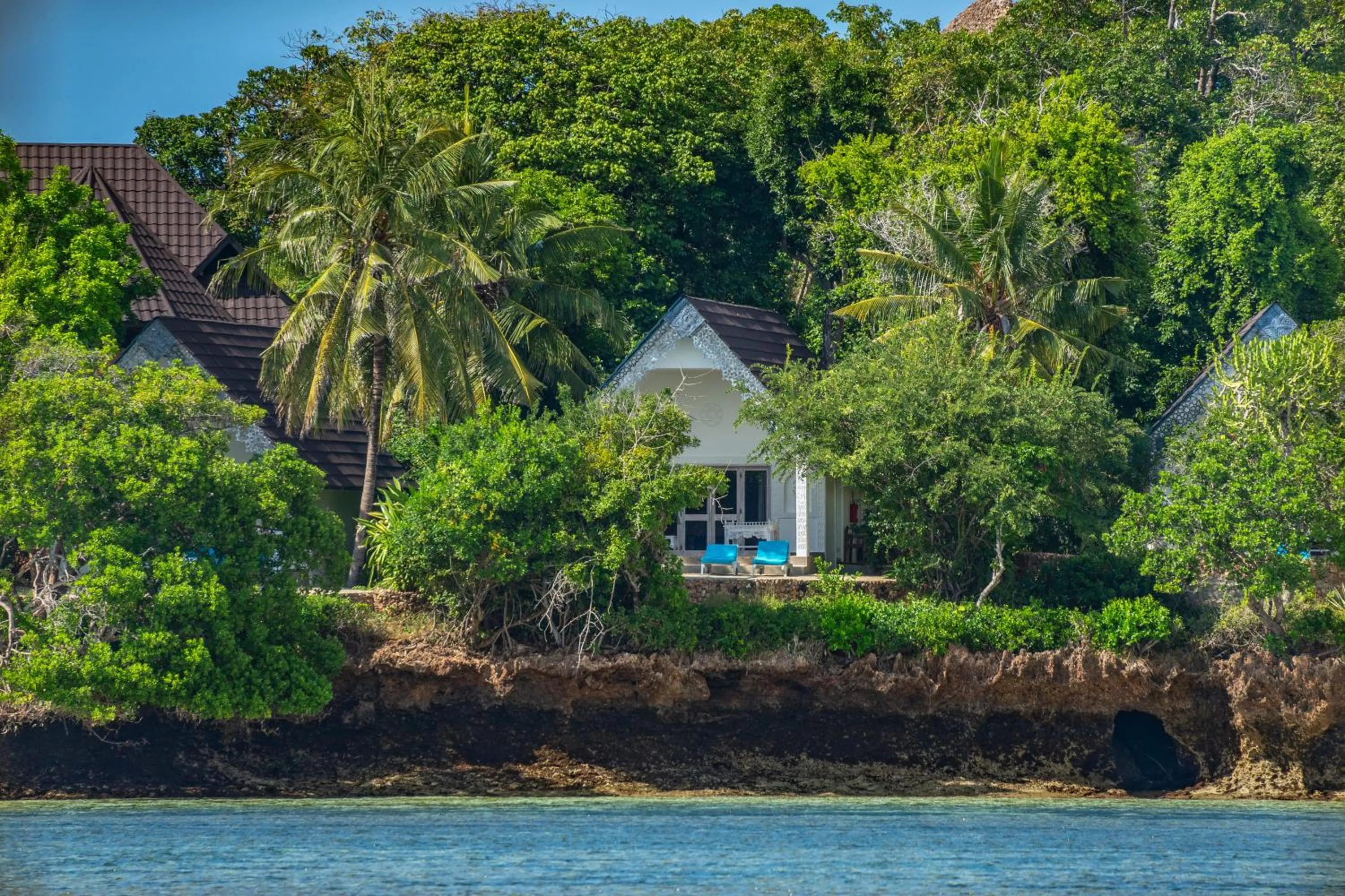 Property building in Chale Island Resort