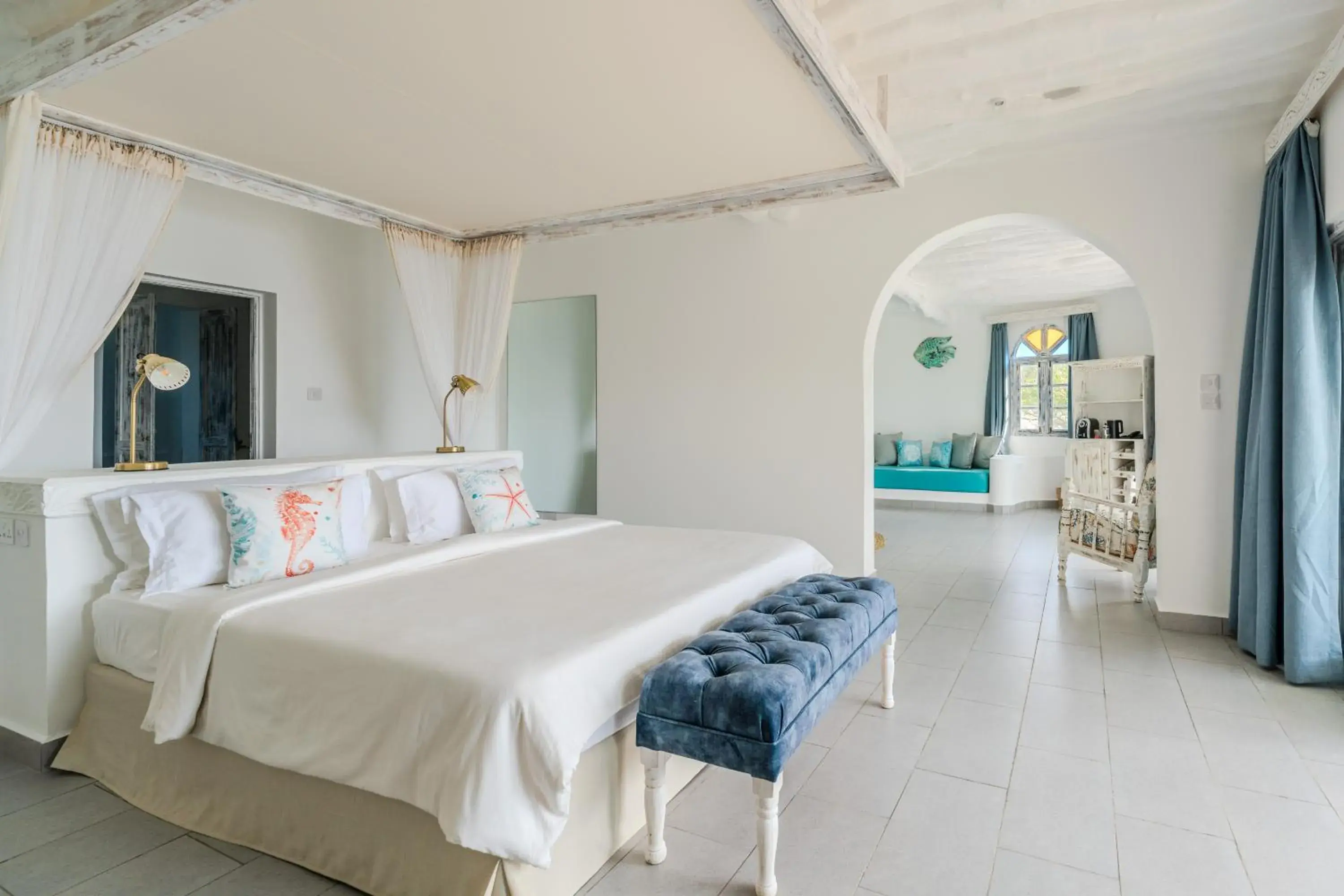 Bedroom, Bed in Chale Island Resort Bedroom, Bed in Chale Island Resort