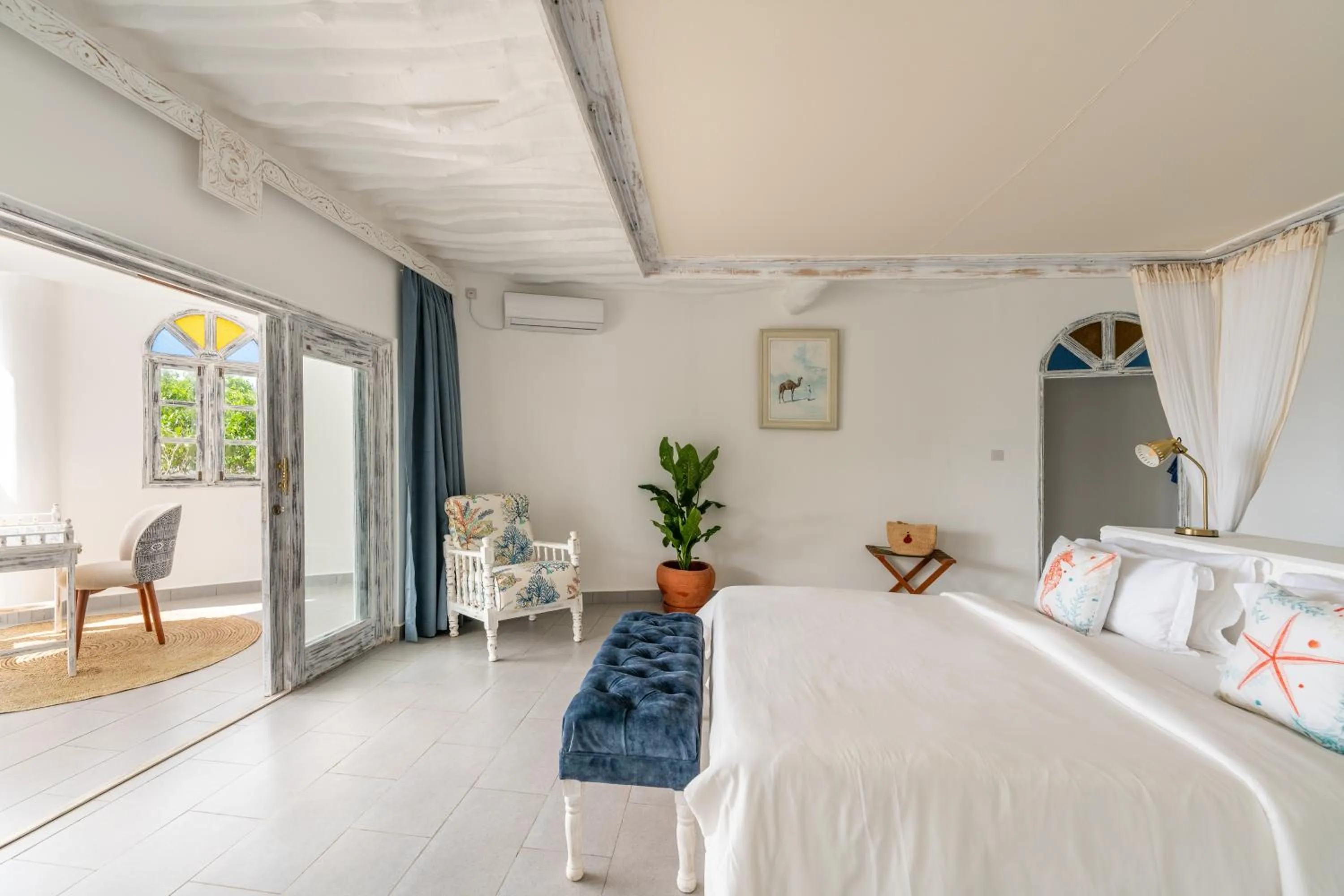 Bedroom, Bed in Chale Island Resort