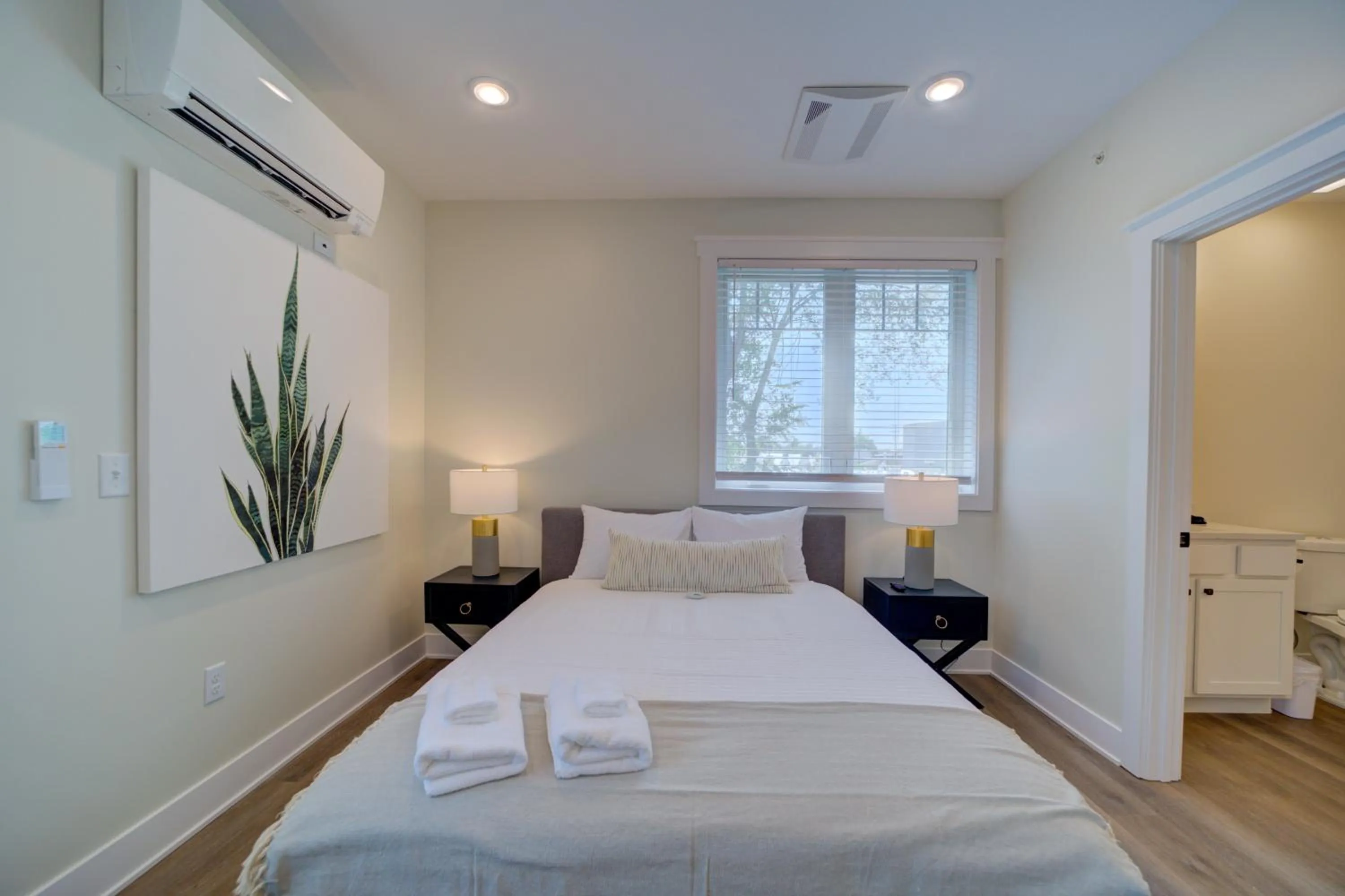 Bed in DreamStay on Clay