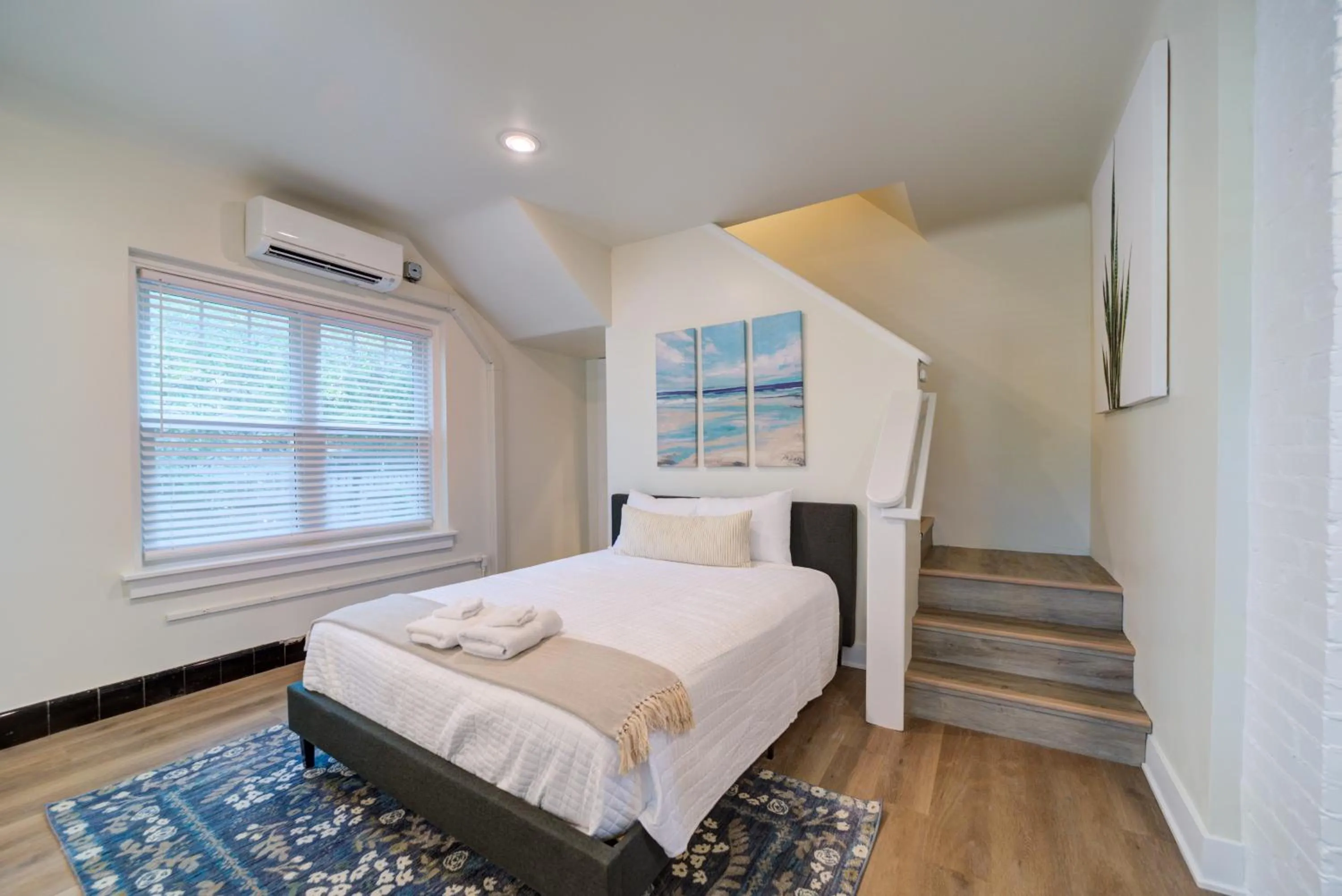 Bed in DreamStay on Clay