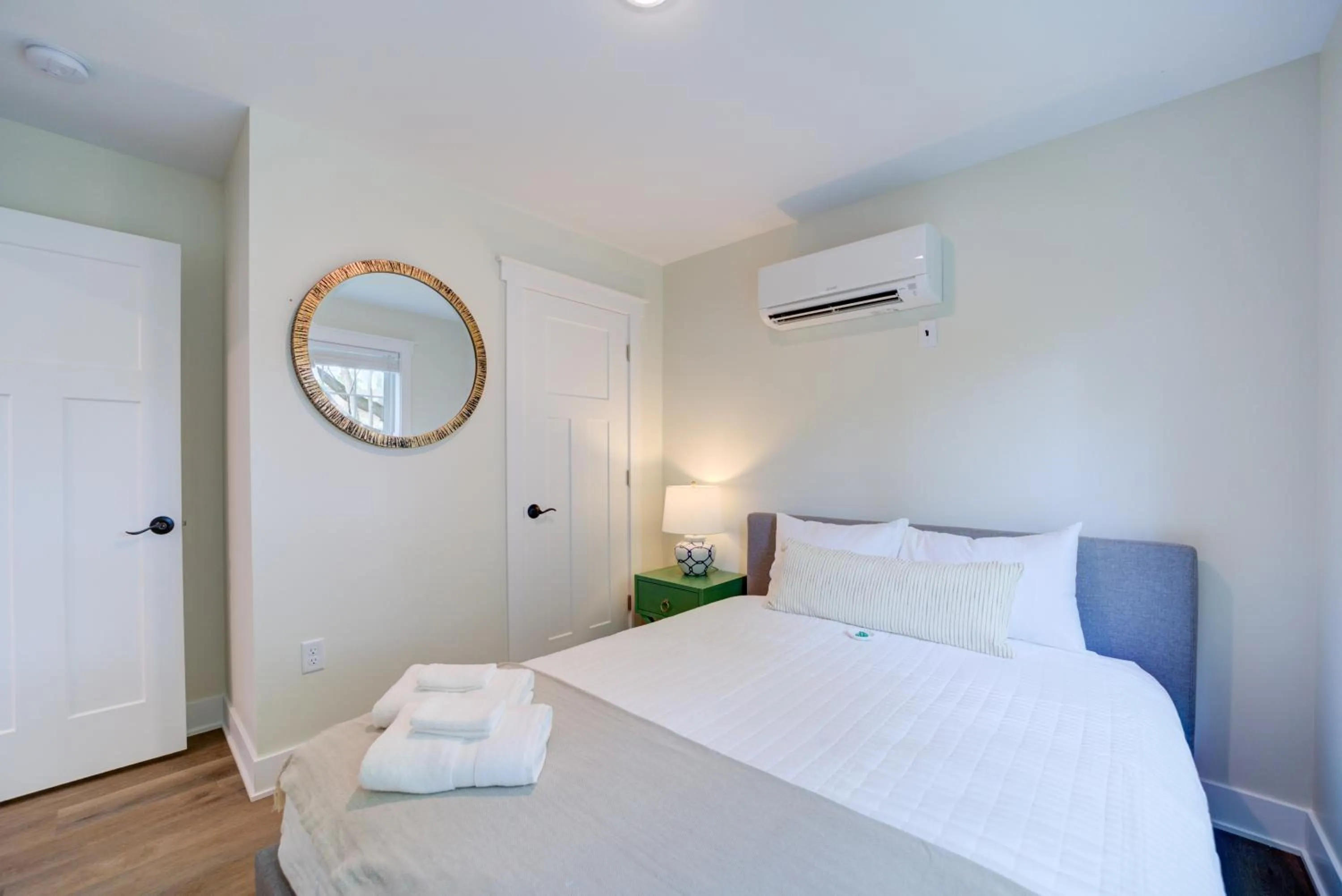 Bed in DreamStay on Clay