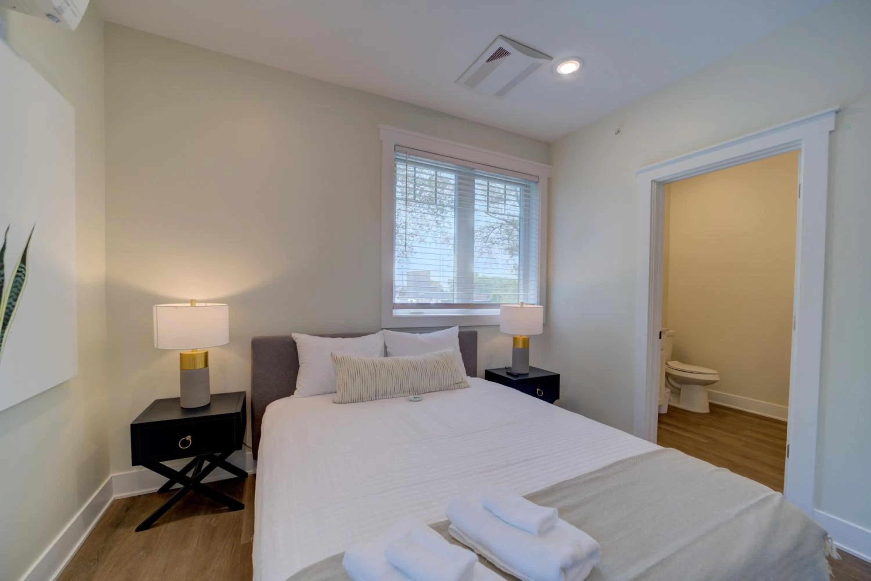 Bed in DreamStay on Clay