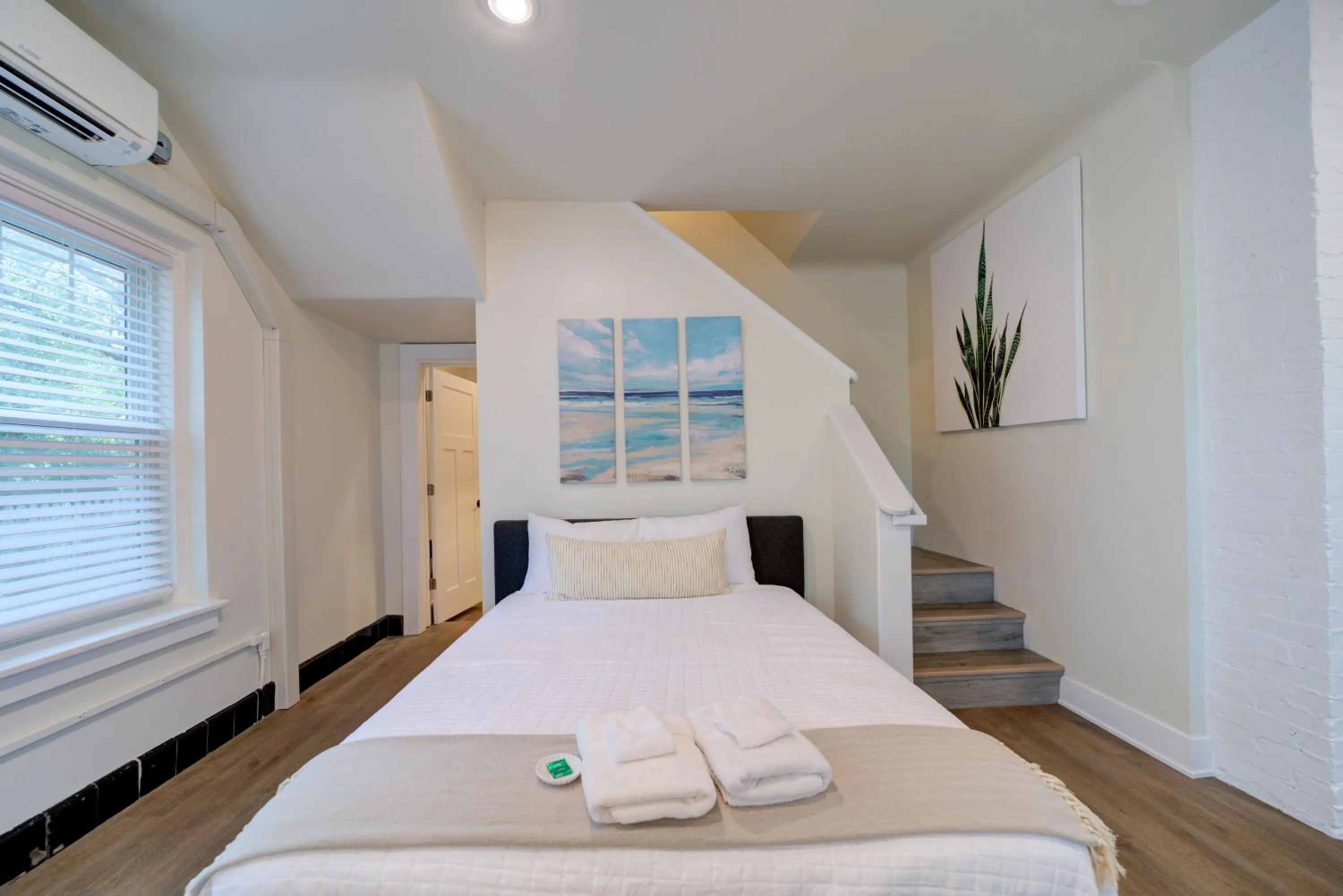 Bed in DreamStay on Clay