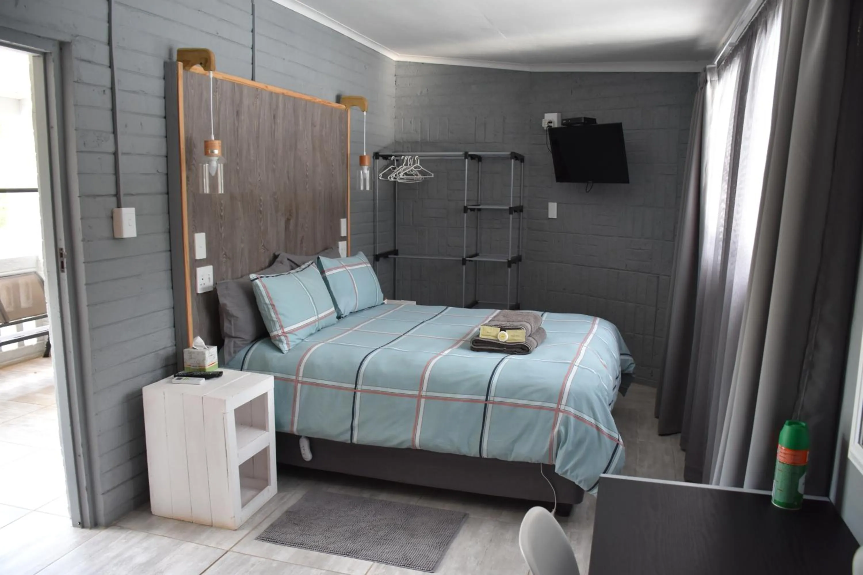 Bed in Alpine Bed and Breakfast