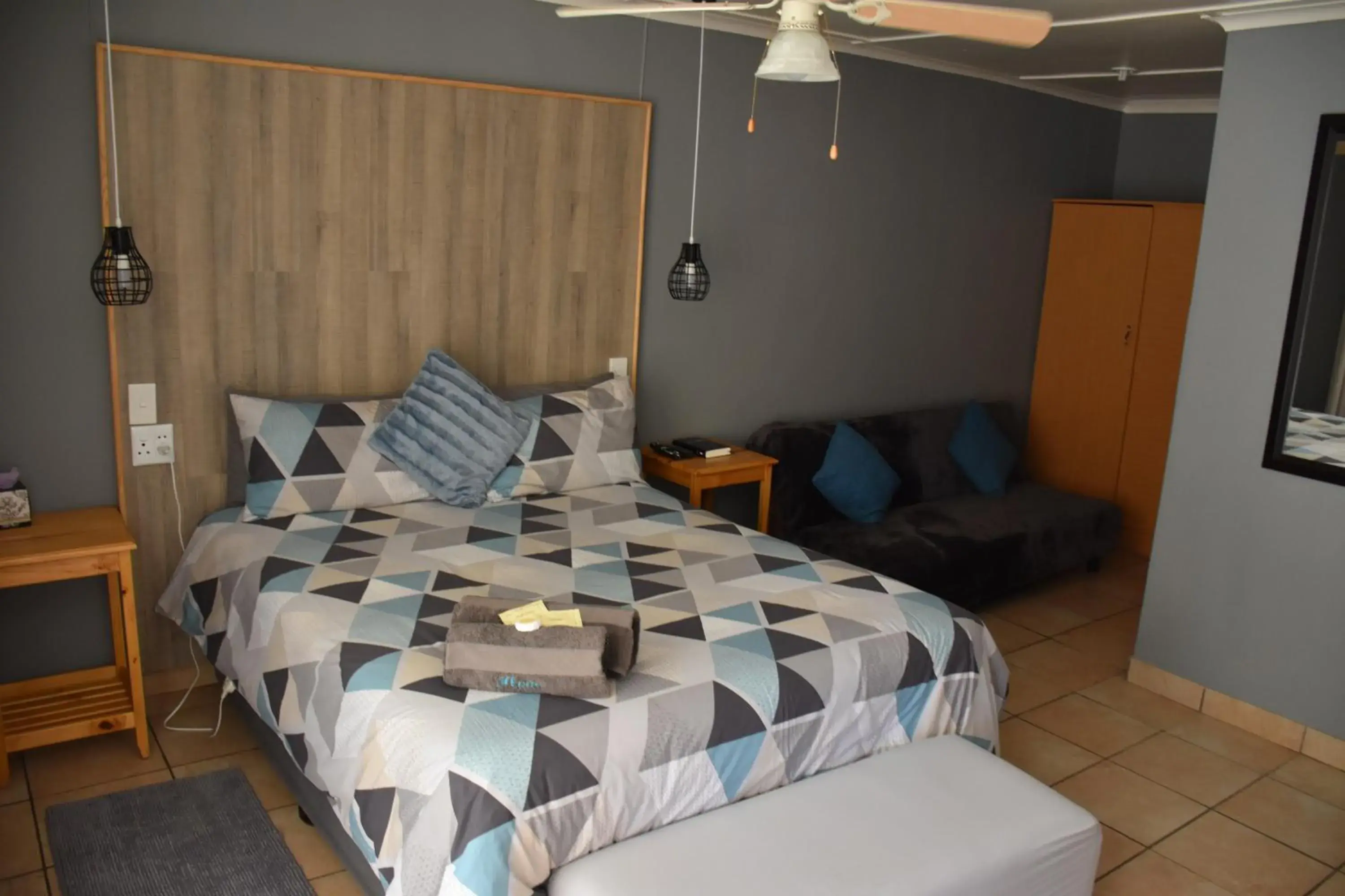 Deluxe Queen Room - single occupancy in Alpine Bed and Breakfast Deluxe Queen Room - single occupancy in Alpine Bed and Breakfast