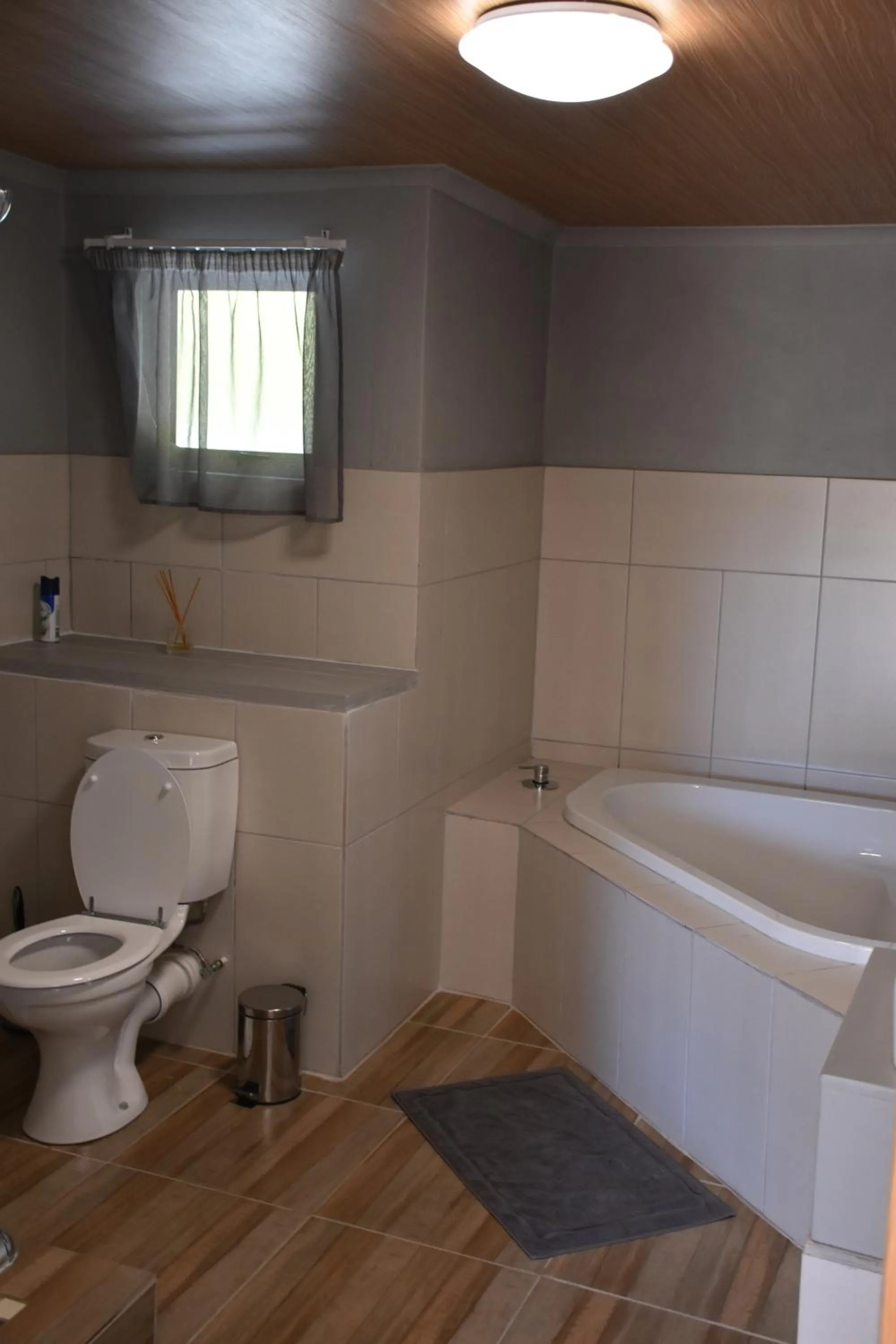 Bathroom in Alpine Bed and Breakfast