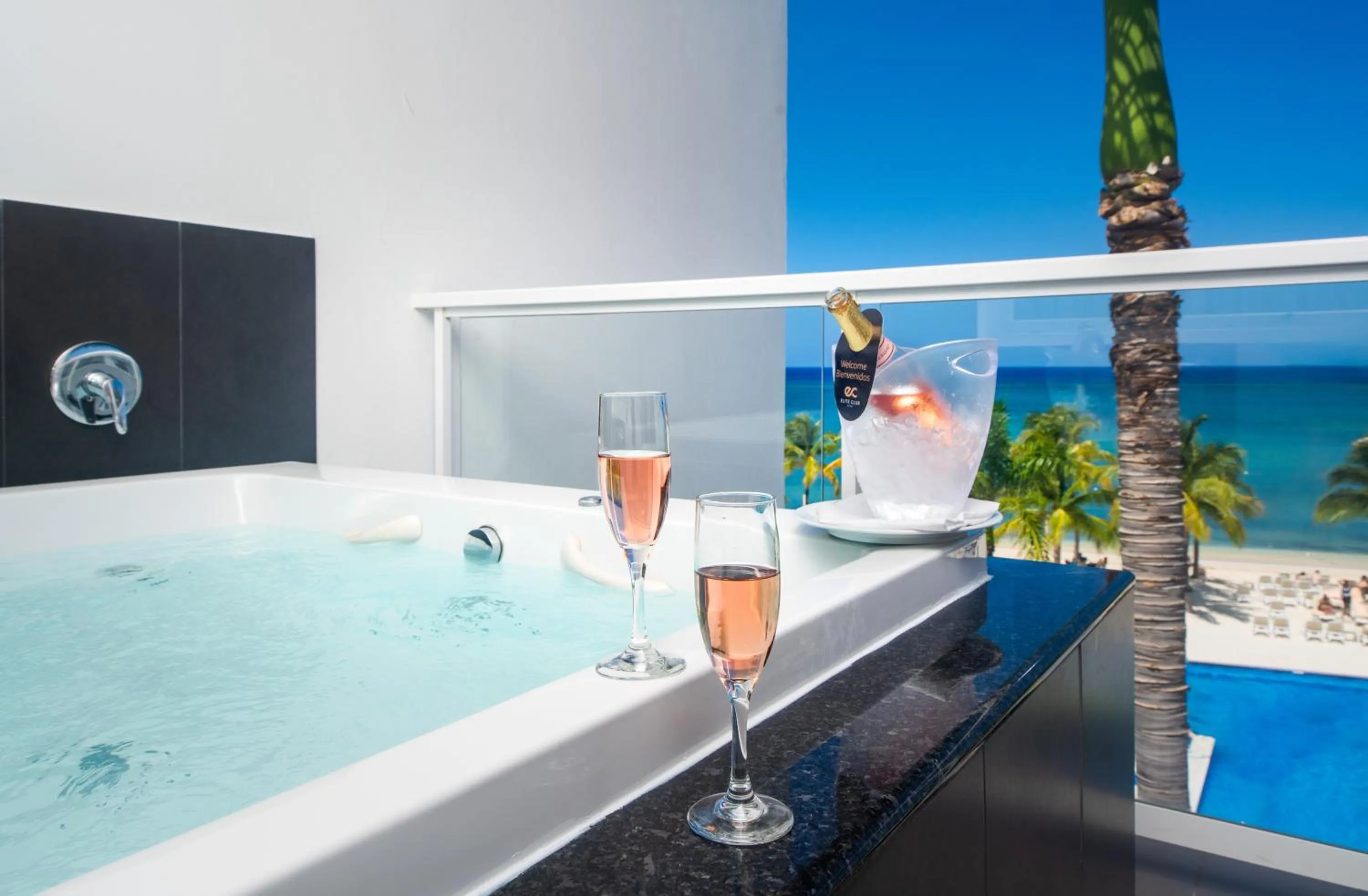 Hot Tub in Riu Palace Jamaica - Adults Only - All Inclusive