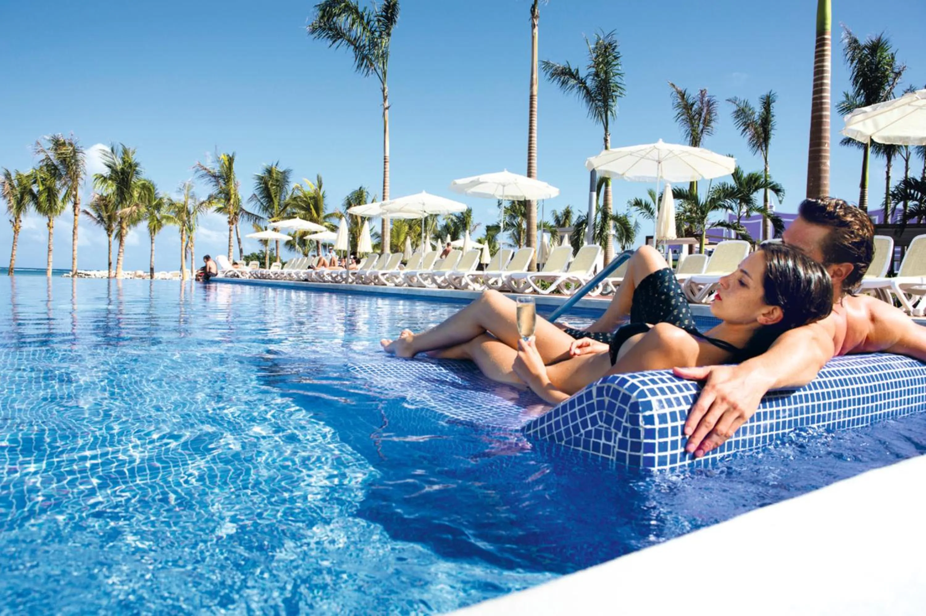 Swimming pool in Riu Palace Jamaica - Adults Only - All Inclusive