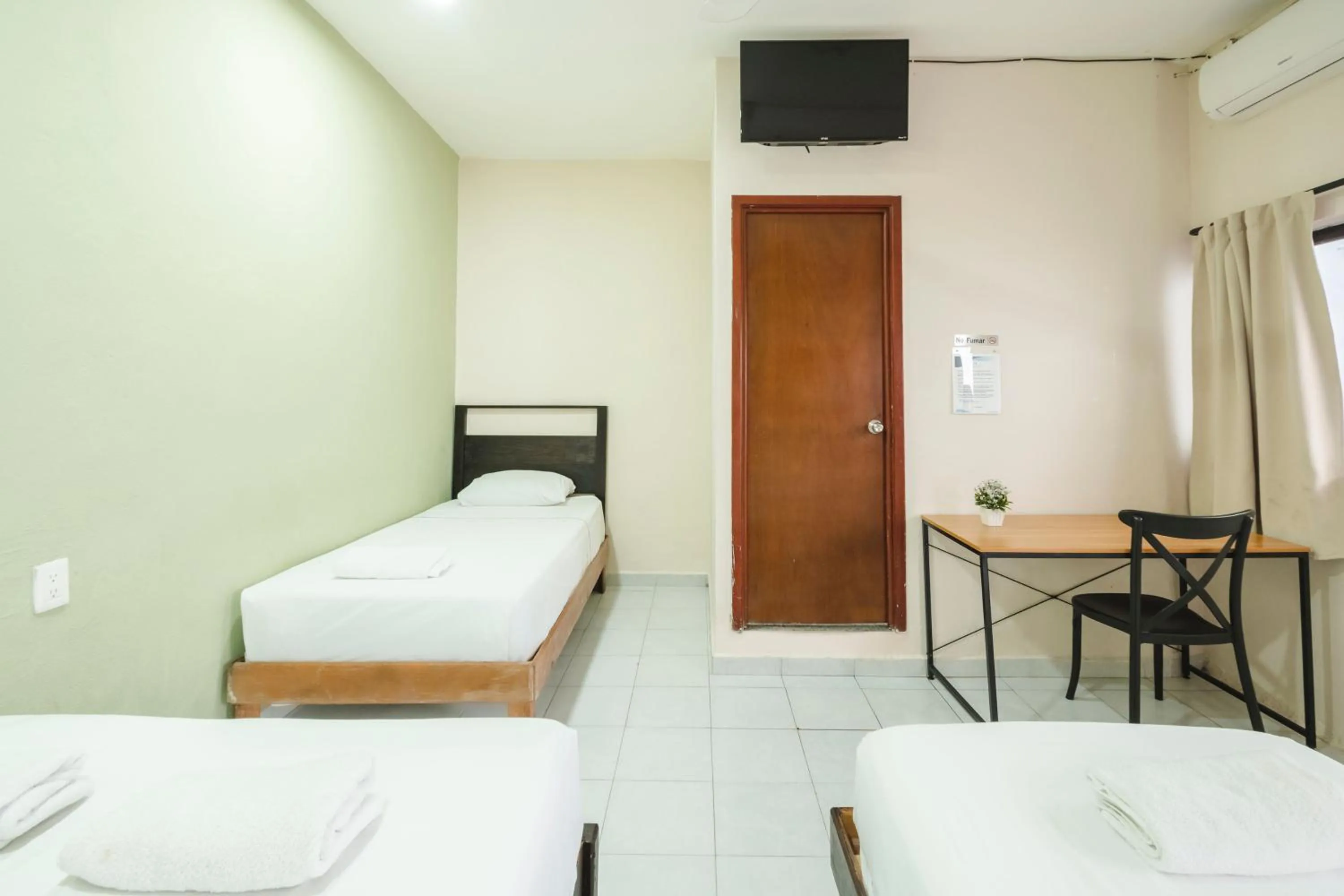 Photo of the whole room, Bed in Hotel Quiam