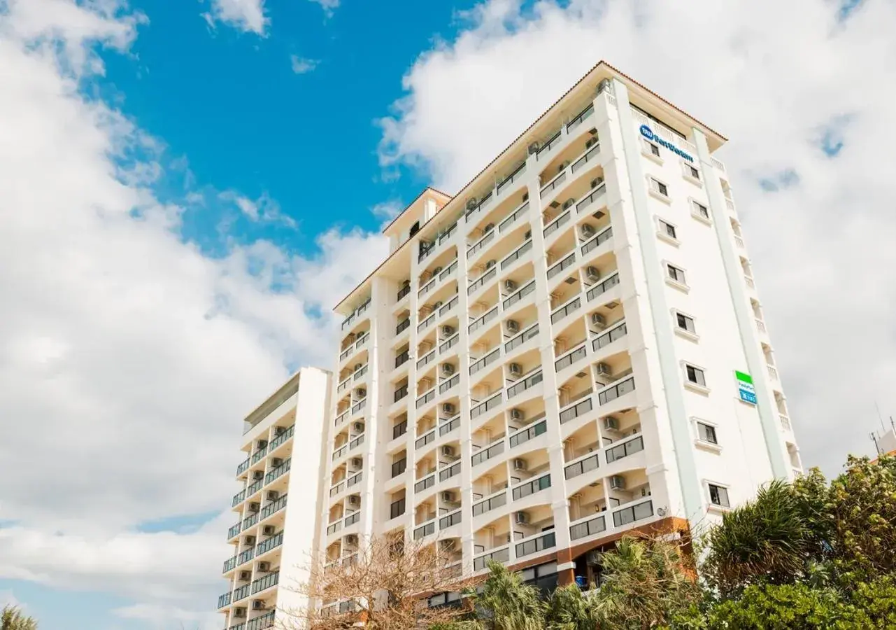 Property building in Best Western Okinawa Kouki Beach Property building in Best Western Okinawa Kouki Beach